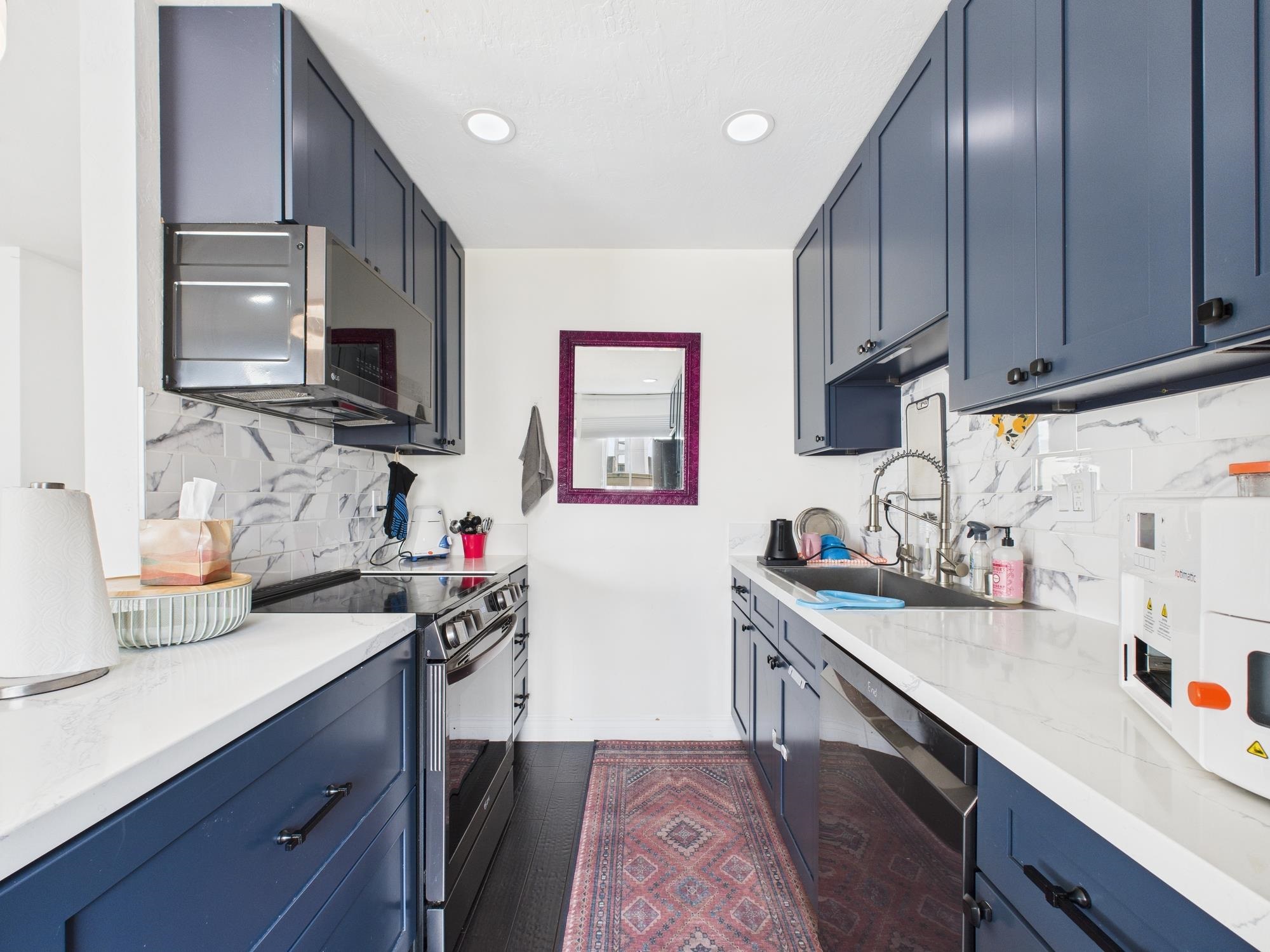Detail Gallery Image 9 of 19 For 4099 Howe St #202,  Oakland,  CA 94611 - 2 Beds | 1 Baths