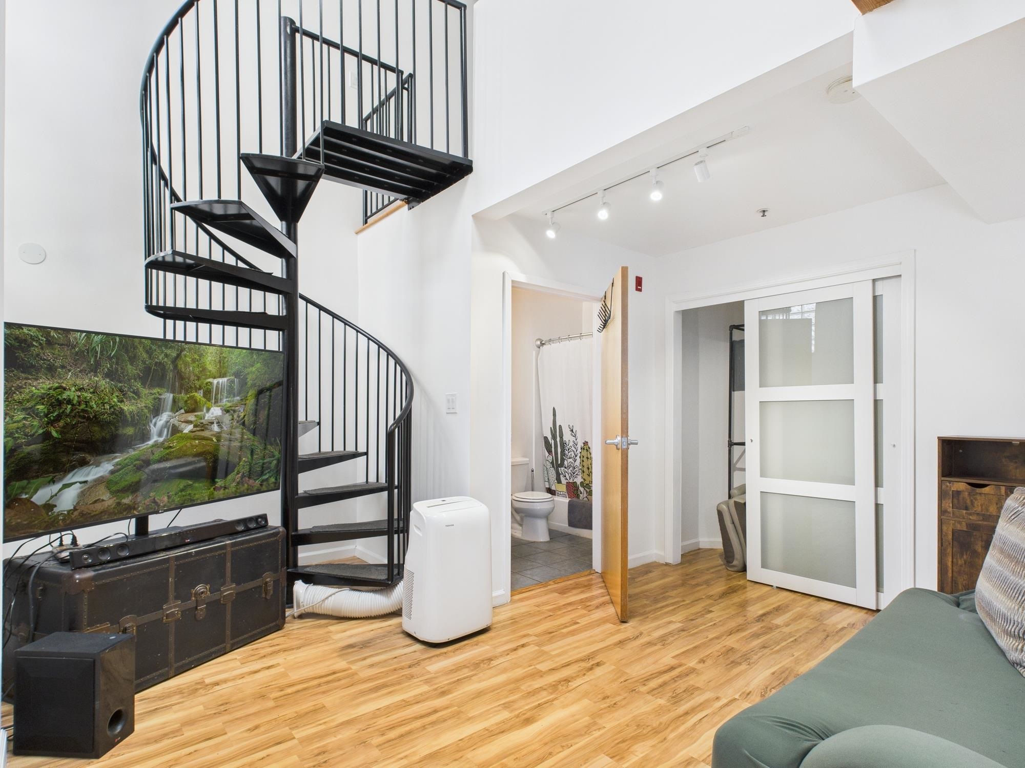 Detail Gallery Image 12 of 23 For 3116 Adeline St #112,  Oakland,  CA 94608 - 1 Beds | 1/1 Baths