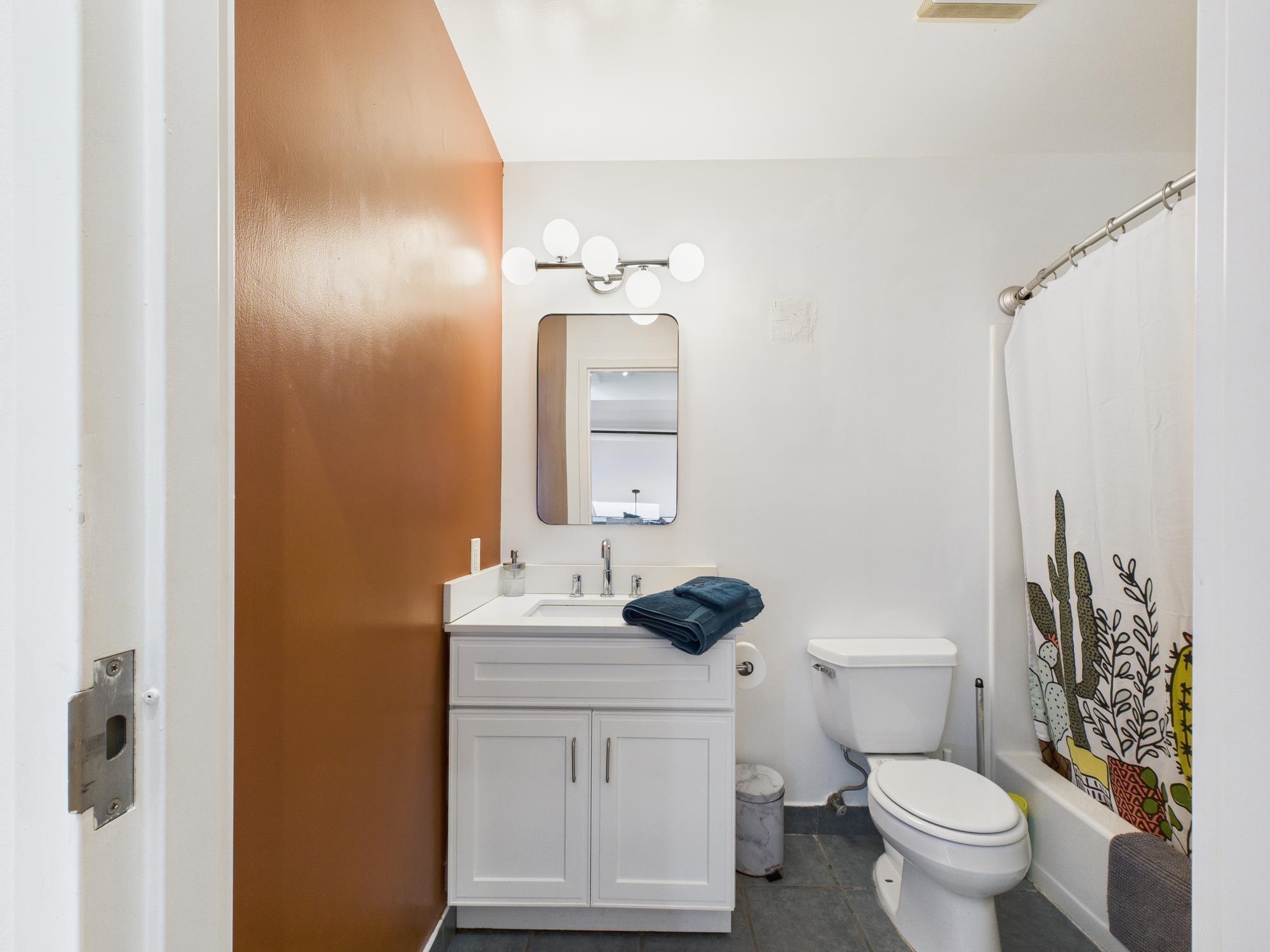 Detail Gallery Image 14 of 23 For 3116 Adeline St #112,  Oakland,  CA 94608 - 1 Beds | 1/1 Baths