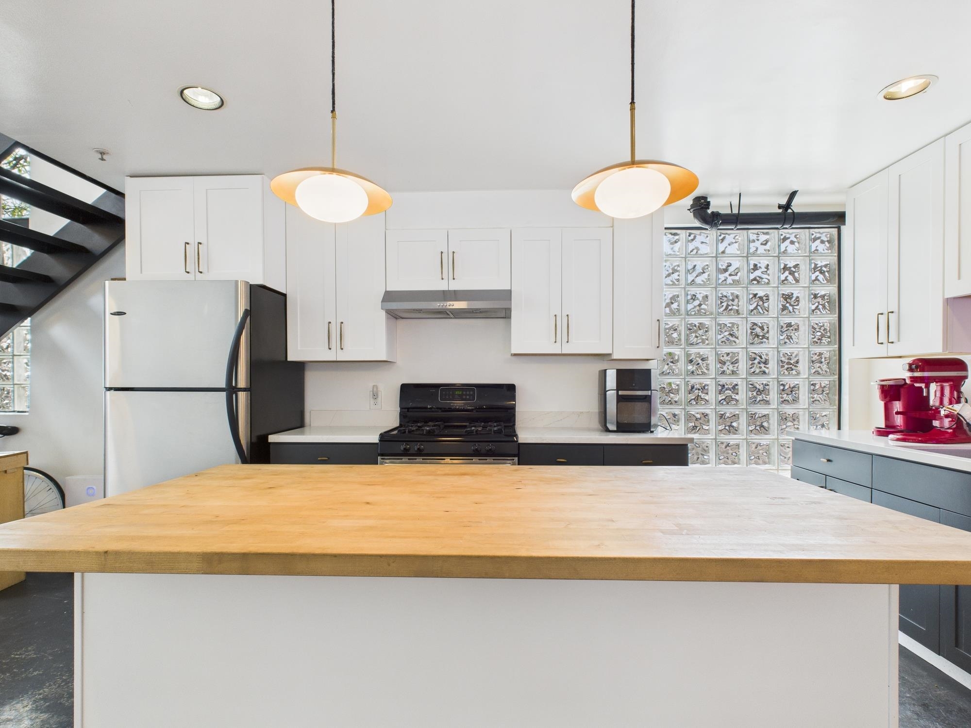 Detail Gallery Image 4 of 23 For 3116 Adeline St #112,  Oakland,  CA 94608 - 1 Beds | 1/1 Baths