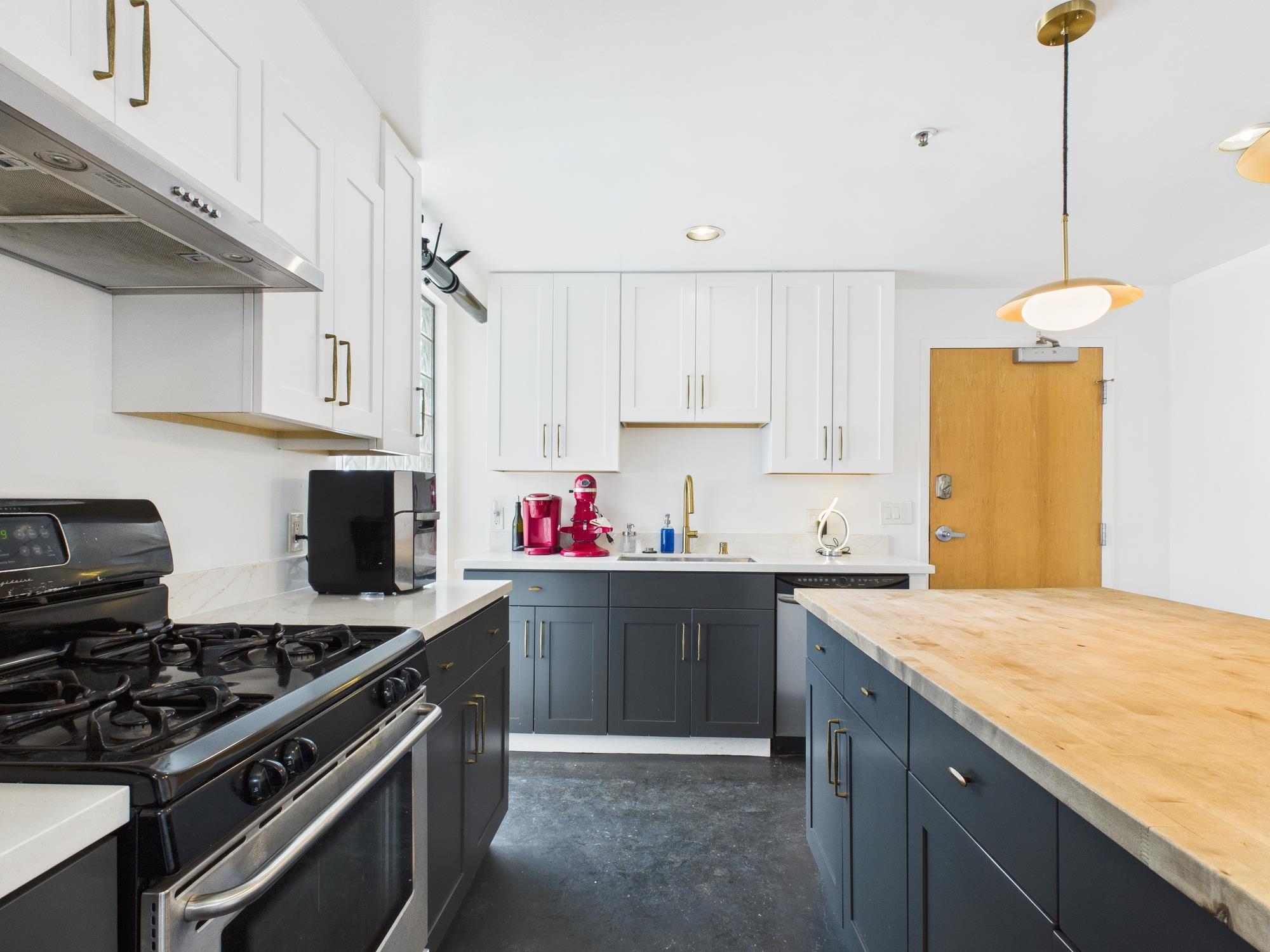 Detail Gallery Image 5 of 23 For 3116 Adeline St #112,  Oakland,  CA 94608 - 1 Beds | 1/1 Baths