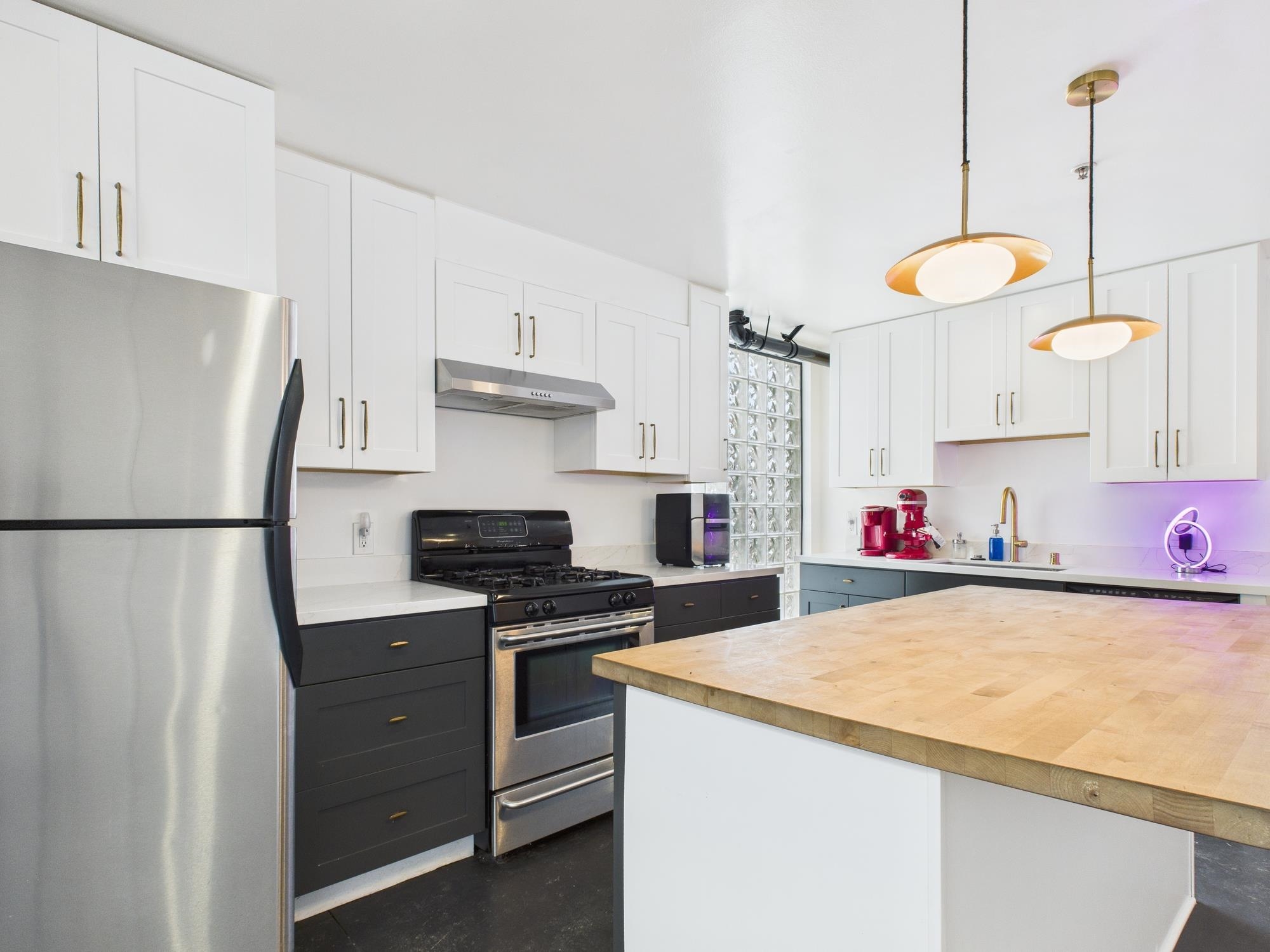Detail Gallery Image 6 of 23 For 3116 Adeline St #112,  Oakland,  CA 94608 - 1 Beds | 1/1 Baths