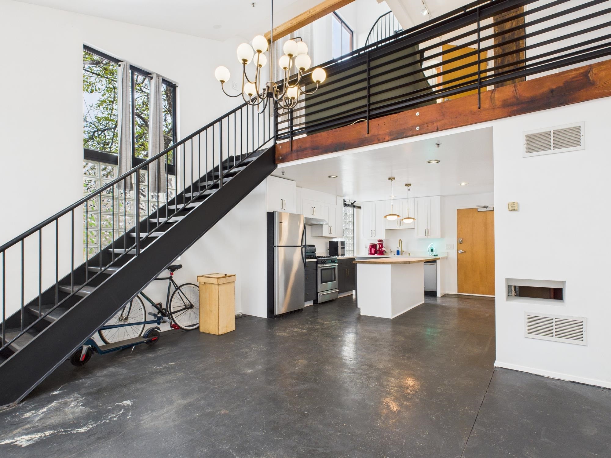 Detail Gallery Image 7 of 23 For 3116 Adeline St #112,  Oakland,  CA 94608 - 1 Beds | 1/1 Baths