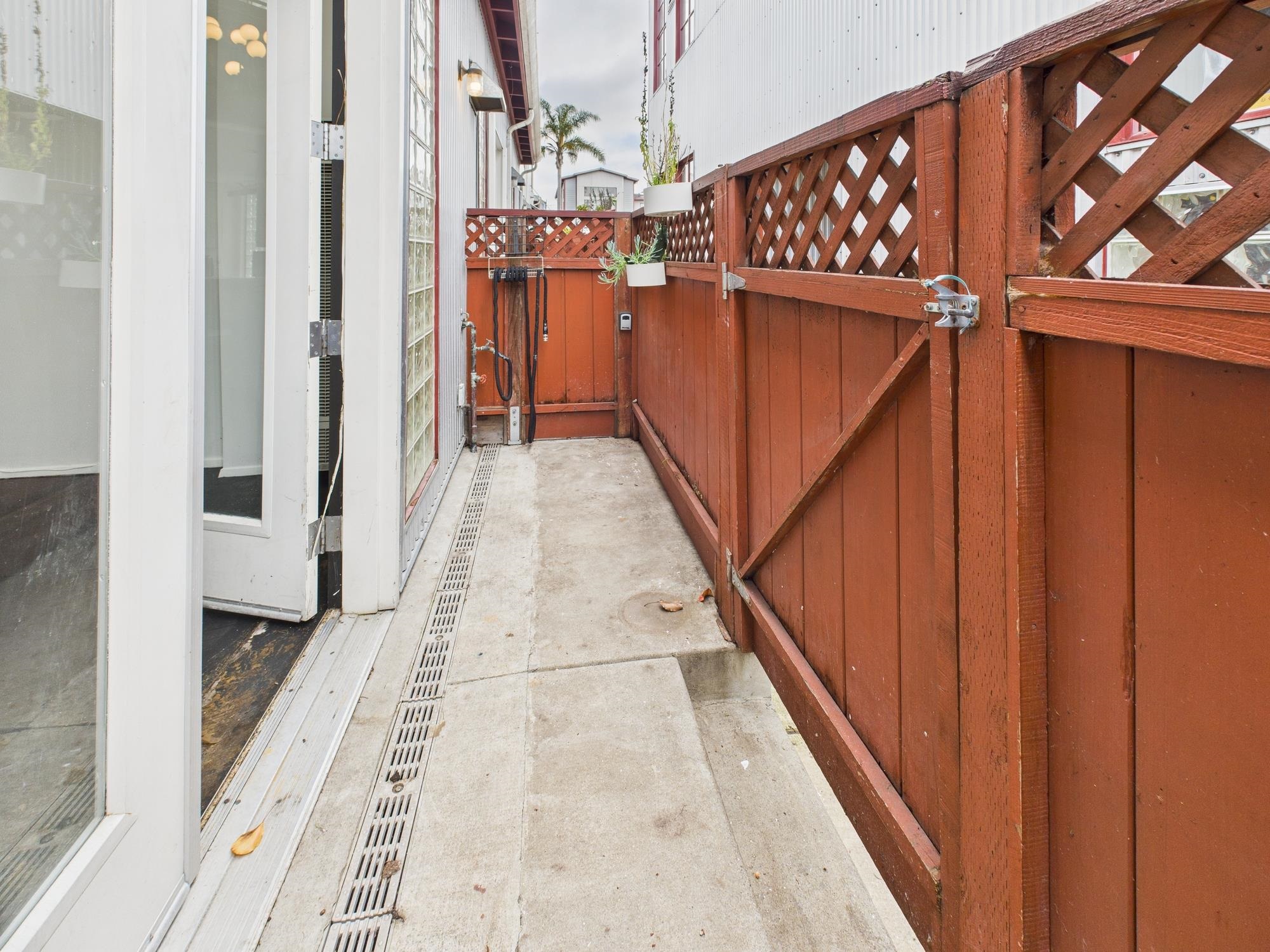 Detail Gallery Image 10 of 23 For 3116 Adeline St #112,  Oakland,  CA 94608 - 1 Beds | 1/1 Baths