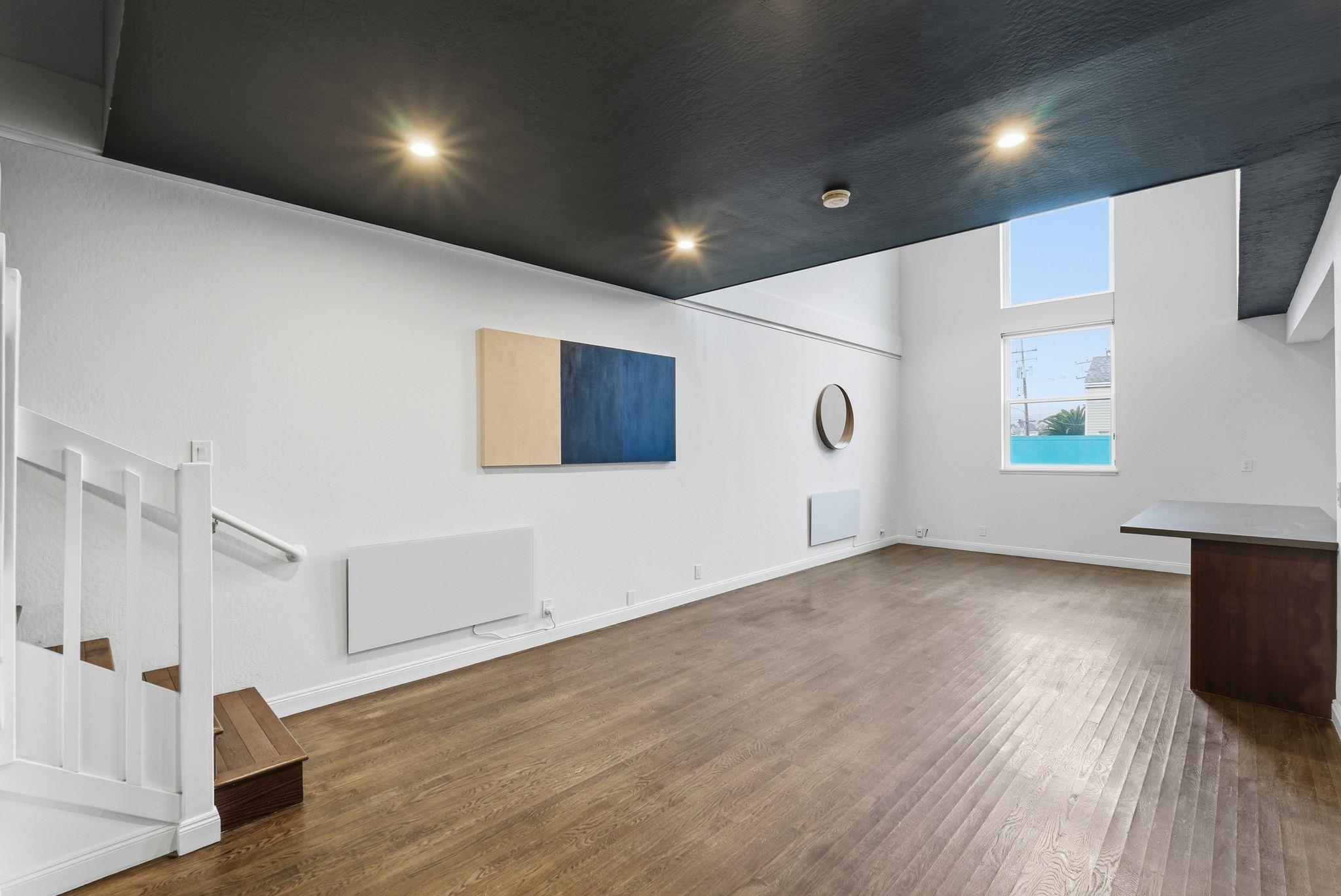 Detail Gallery Image 3 of 30 For 1004 9th Ave, Oakland,  CA 94606 - 1 Beds | 1/1 Baths