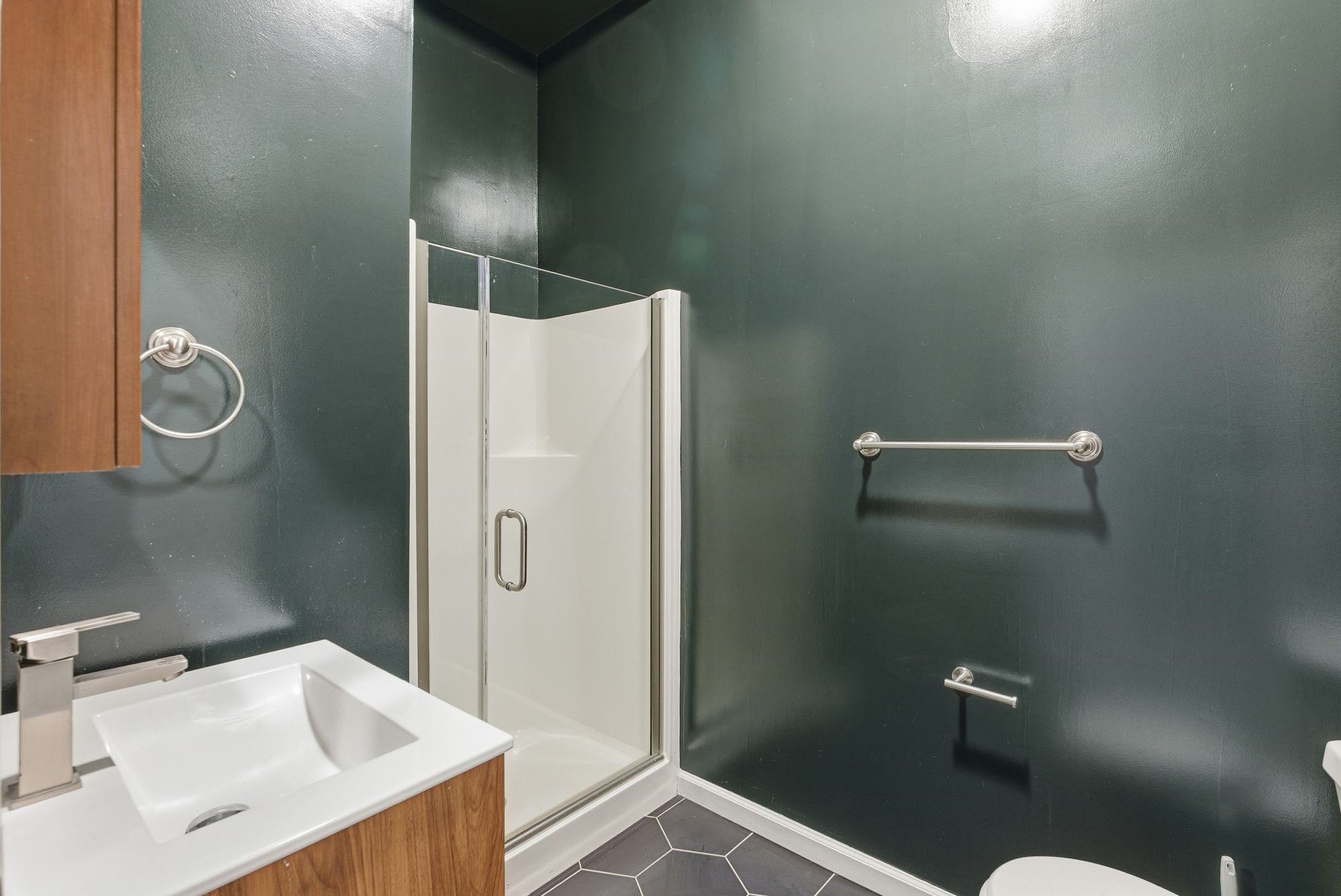 Detail Gallery Image 24 of 30 For 1004 9th Ave, Oakland,  CA 94606 - 1 Beds | 1/1 Baths