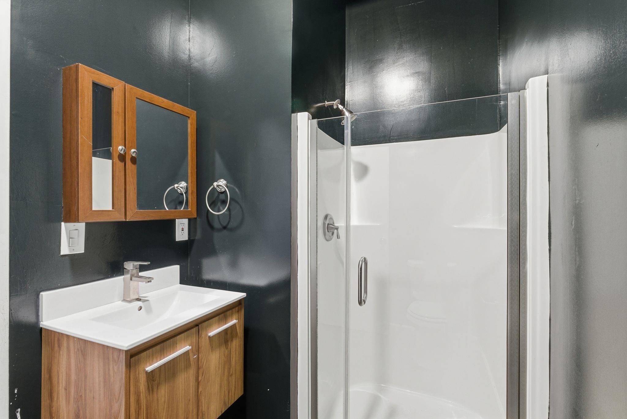 Detail Gallery Image 25 of 30 For 1004 9th Ave, Oakland,  CA 94606 - 1 Beds | 1/1 Baths