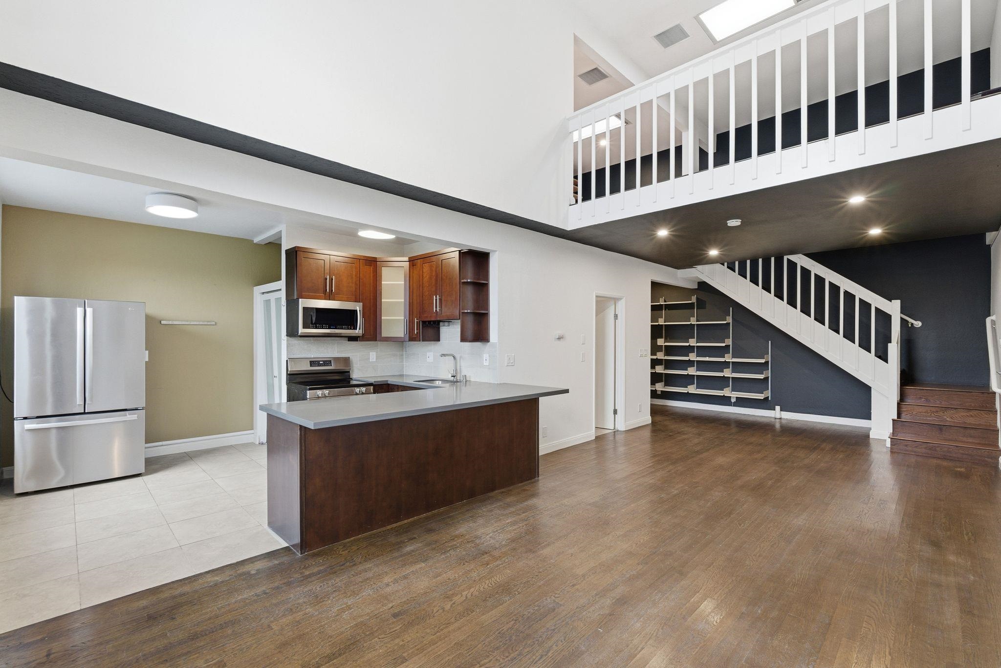 Detail Gallery Image 5 of 30 For 1004 9th Ave, Oakland,  CA 94606 - 1 Beds | 1/1 Baths