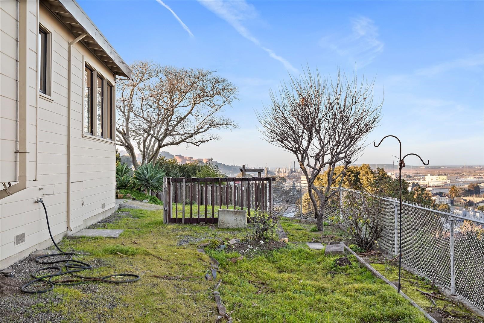 Detail Gallery Image 13 of 40 For 101 Crest Ave, Richmond,  CA 94801 - 3 Beds | 1 Baths