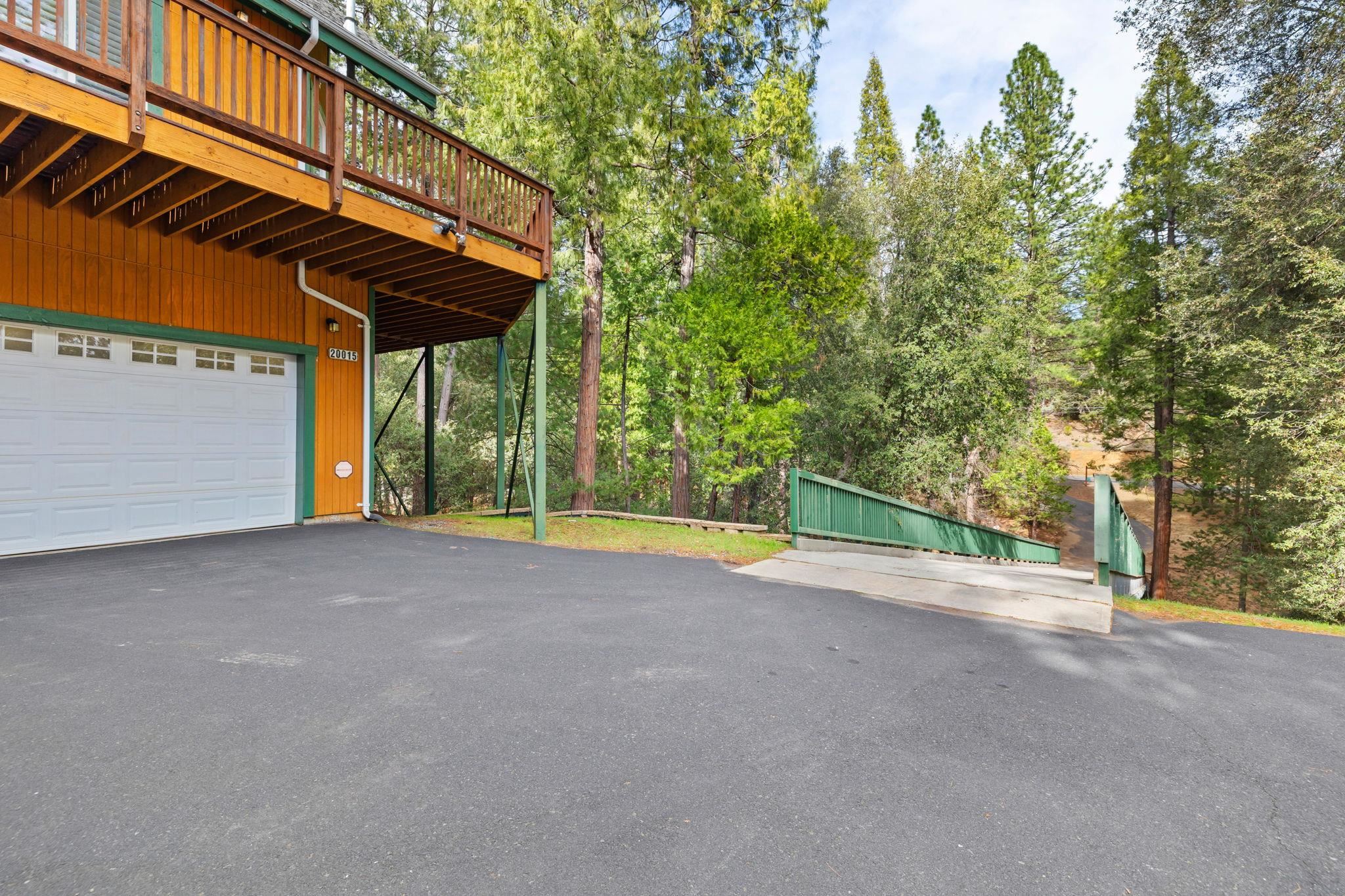 Detail Gallery Image 2 of 53 For 20015 Pine Mountain Drive, Groveland,  CA 95321 - 3 Beds | 4 Baths