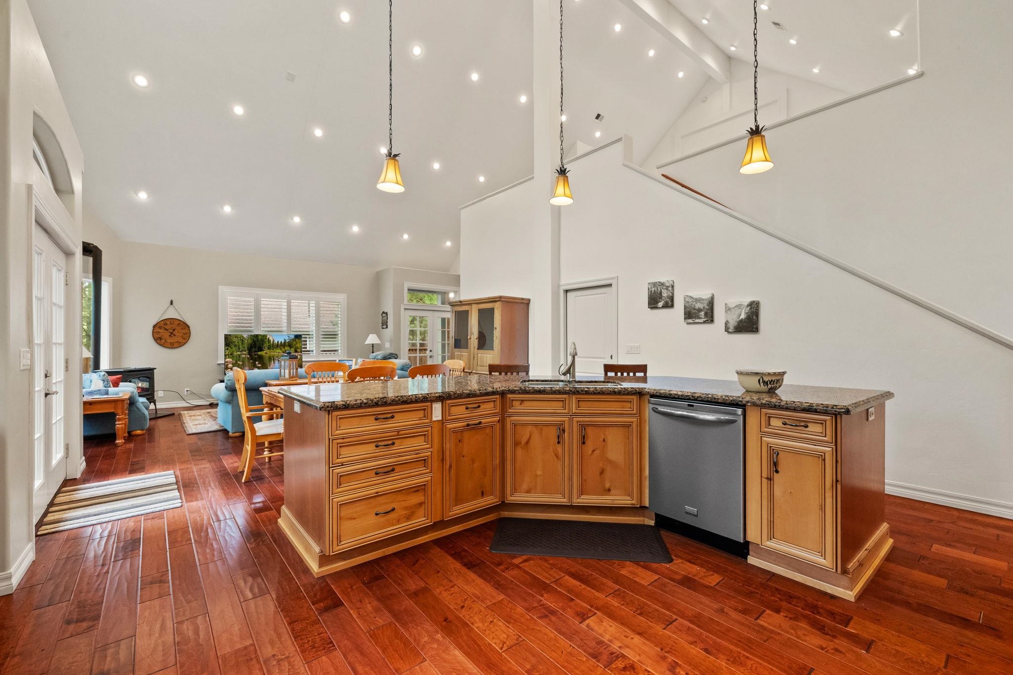 Detail Gallery Image 20 of 53 For 20015 Pine Mountain Drive, Groveland,  CA 95321 - 3 Beds | 4 Baths