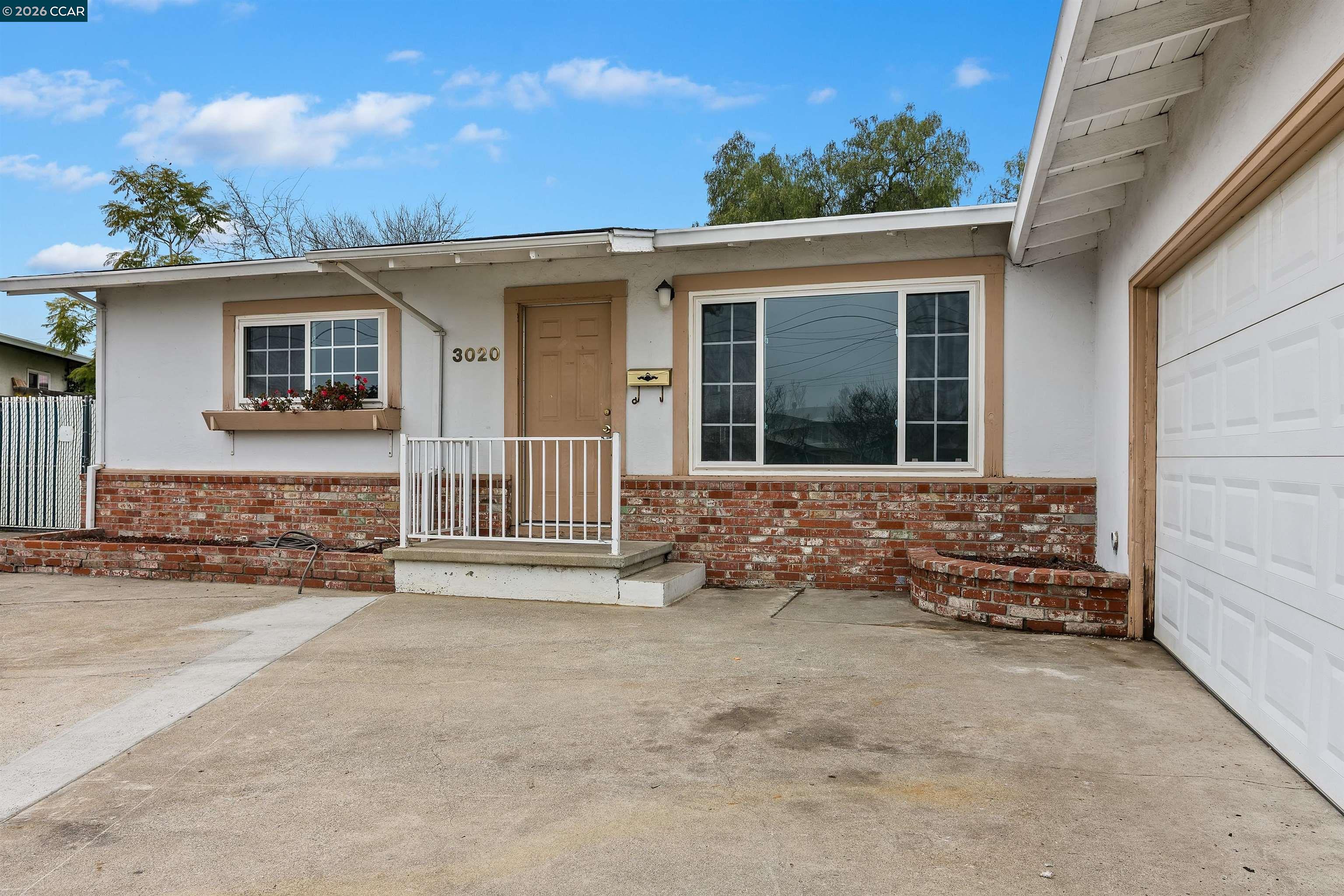 Detail Gallery Image 4 of 28 For 3020 Windsor Dr, Antioch,  CA 94509 - 4 Beds | 2 Baths