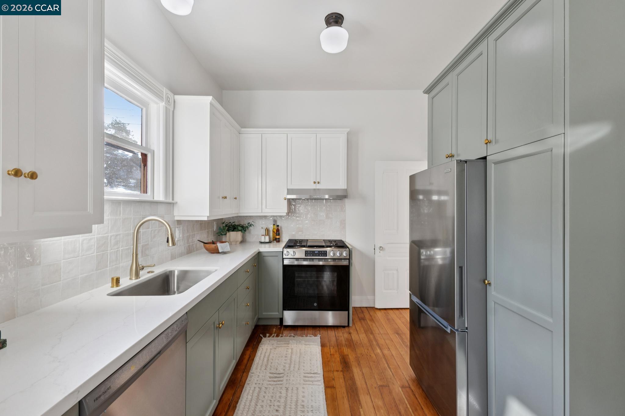 Detail Gallery Image 19 of 59 For 2423 10th St, Berkeley,  CA 94710 - 3 Beds | 2 Baths