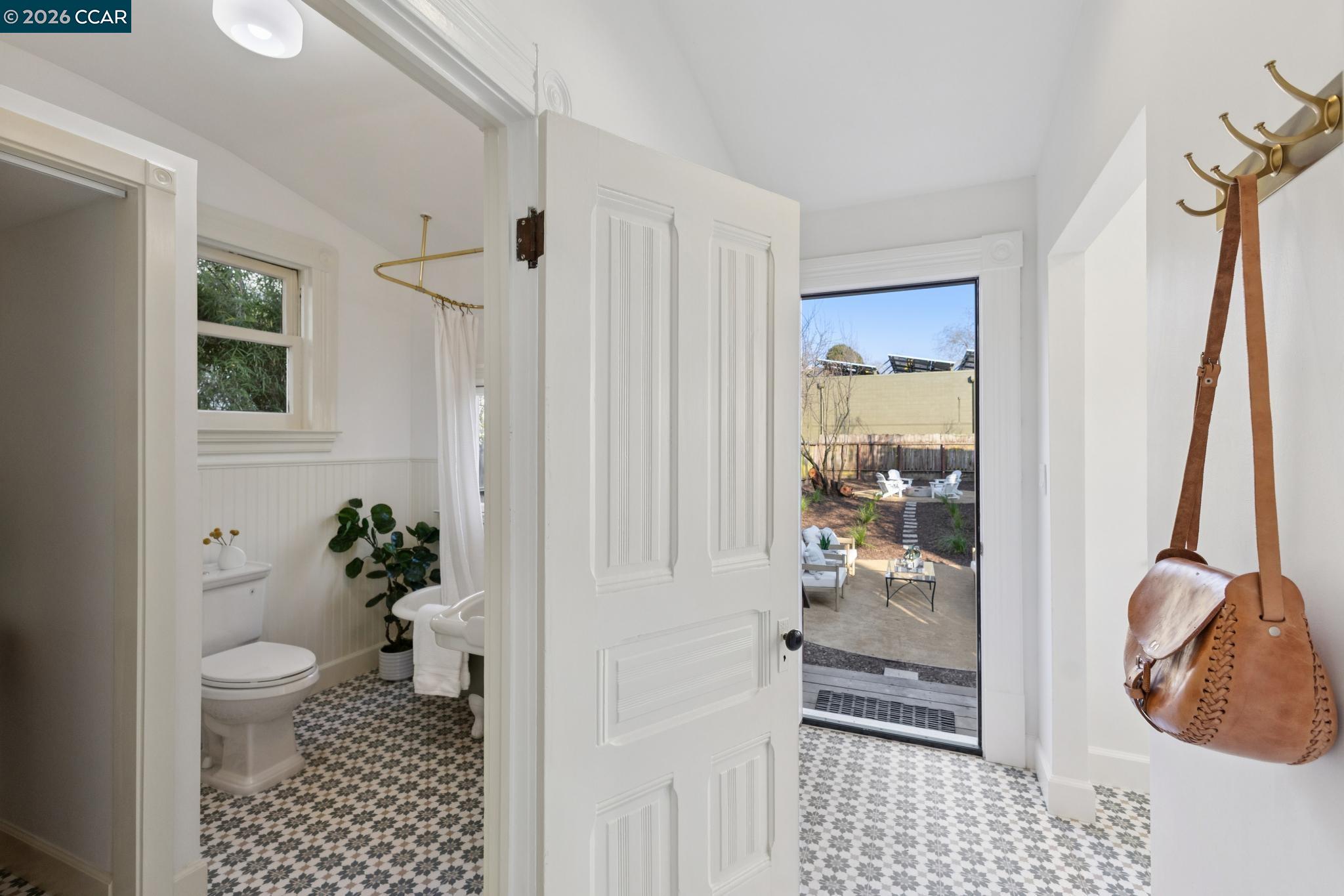 Detail Gallery Image 28 of 59 For 2423 10th St, Berkeley,  CA 94710 - 3 Beds | 2 Baths