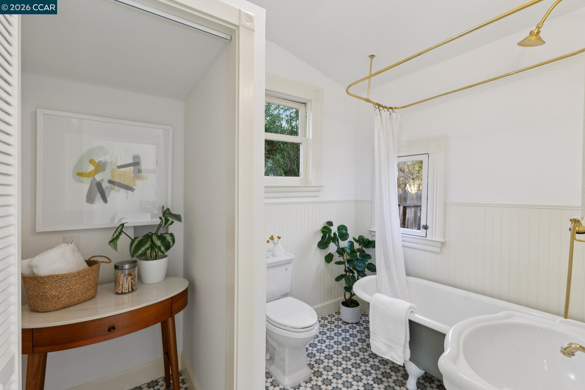 Detail Gallery Image 29 of 59 For 2423 10th St, Berkeley,  CA 94710 - 3 Beds | 2 Baths