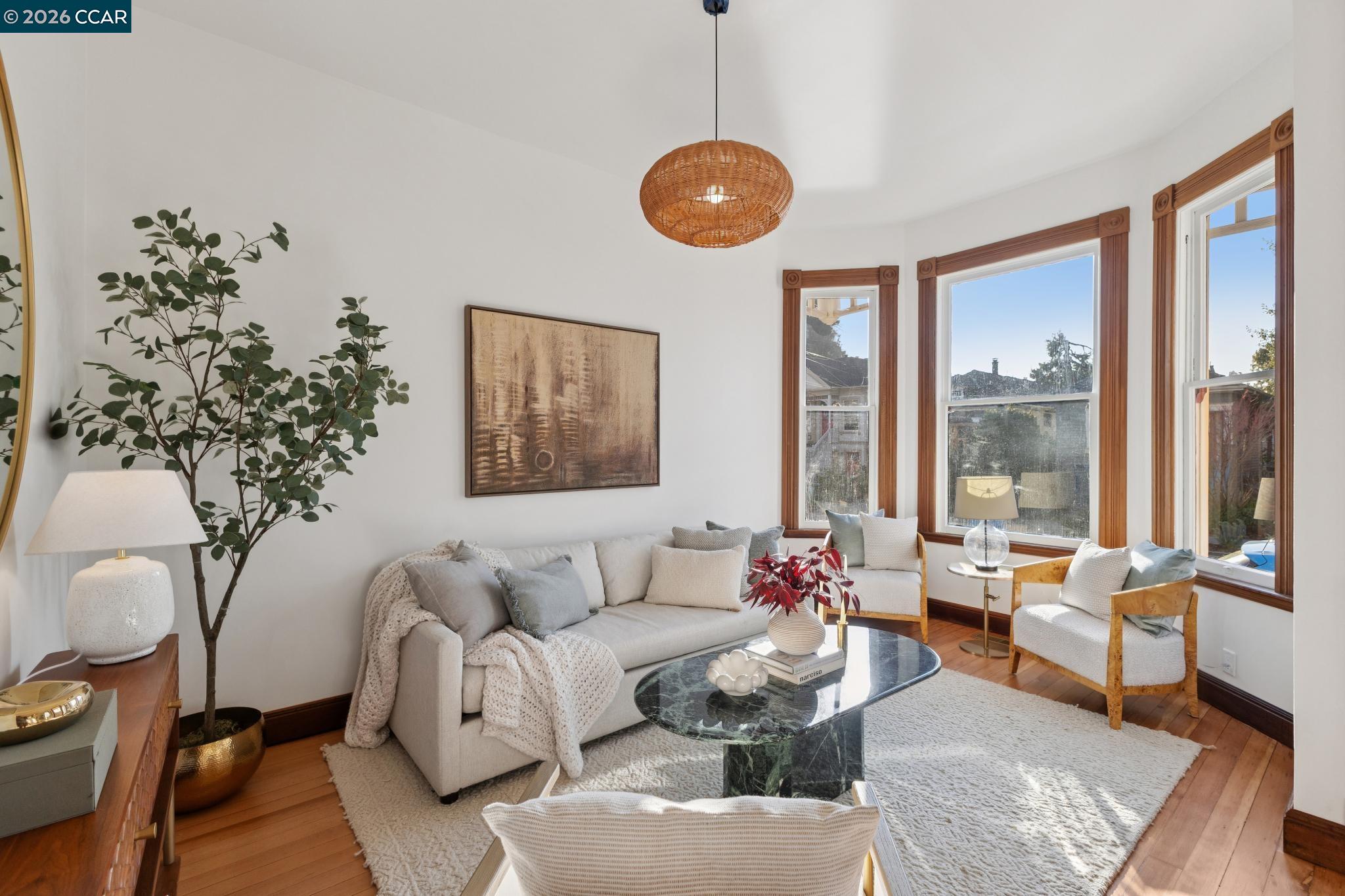 Detail Gallery Image 5 of 59 For 2423 10th St, Berkeley,  CA 94710 - 3 Beds | 2 Baths