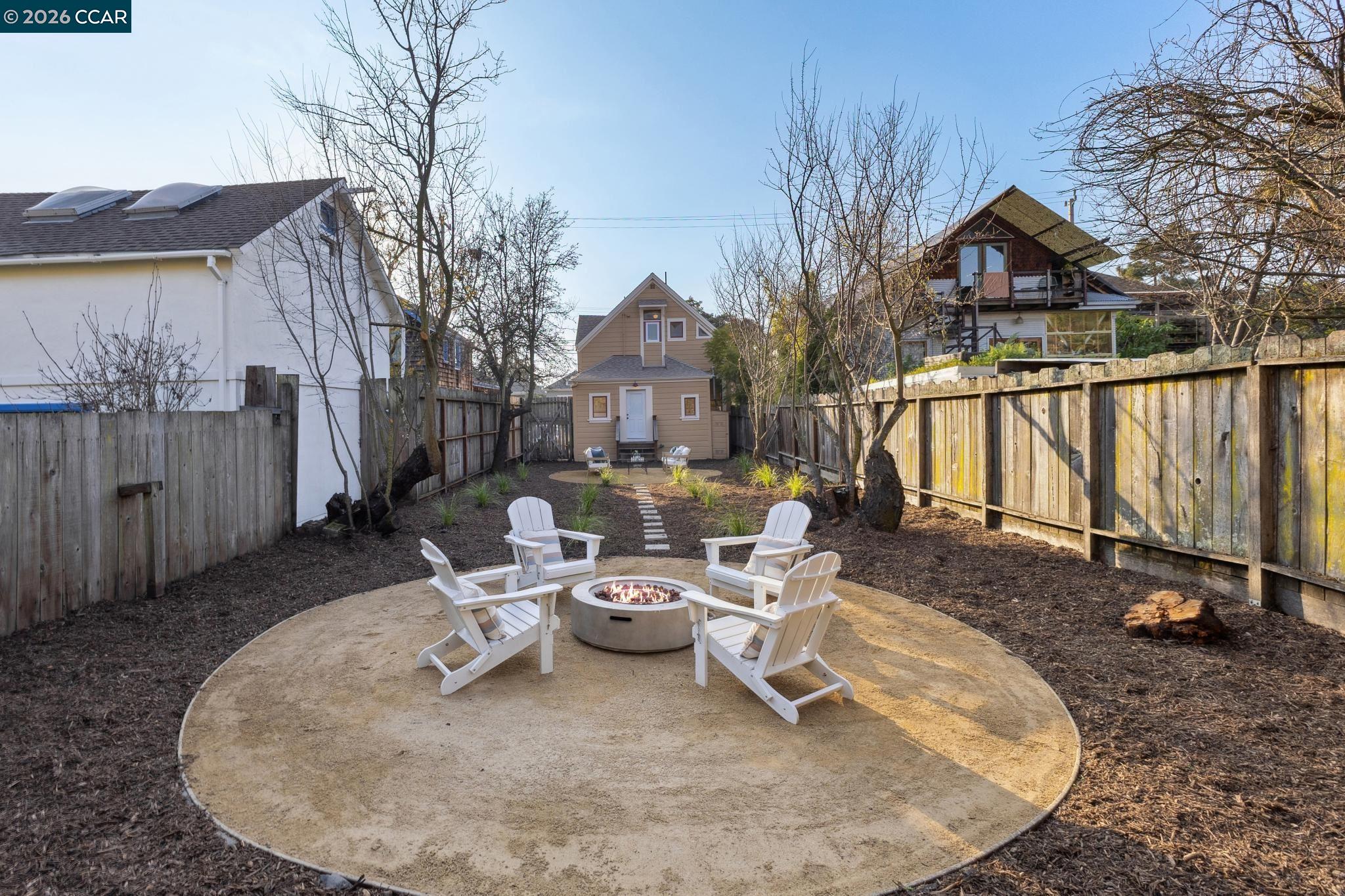 Detail Gallery Image 56 of 59 For 2423 10th St, Berkeley,  CA 94710 - 3 Beds | 2 Baths