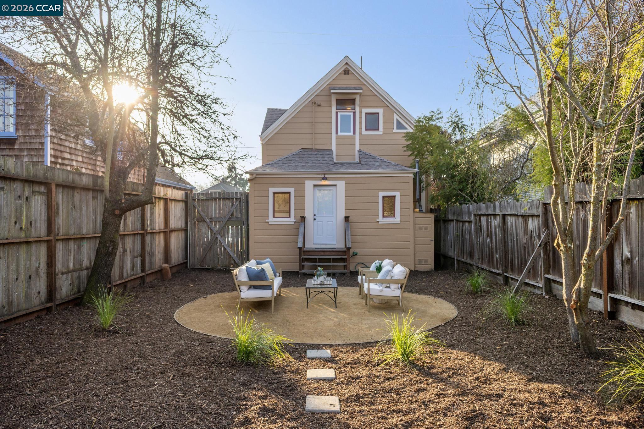 Detail Gallery Image 58 of 59 For 2423 10th St, Berkeley,  CA 94710 - 3 Beds | 2 Baths