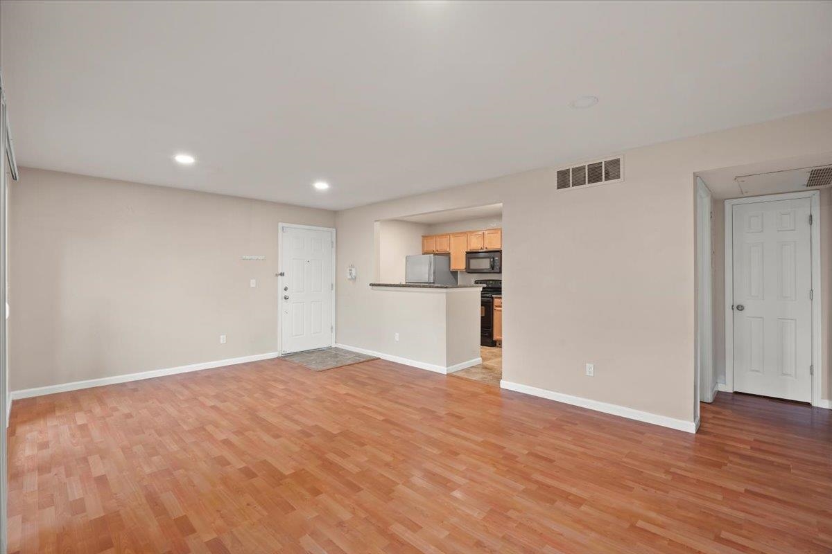 Detail Gallery Image 4 of 17 For 215 Reflections Dr #16,  San Ramon,  CA 94583 - 1 Beds | 1 Baths