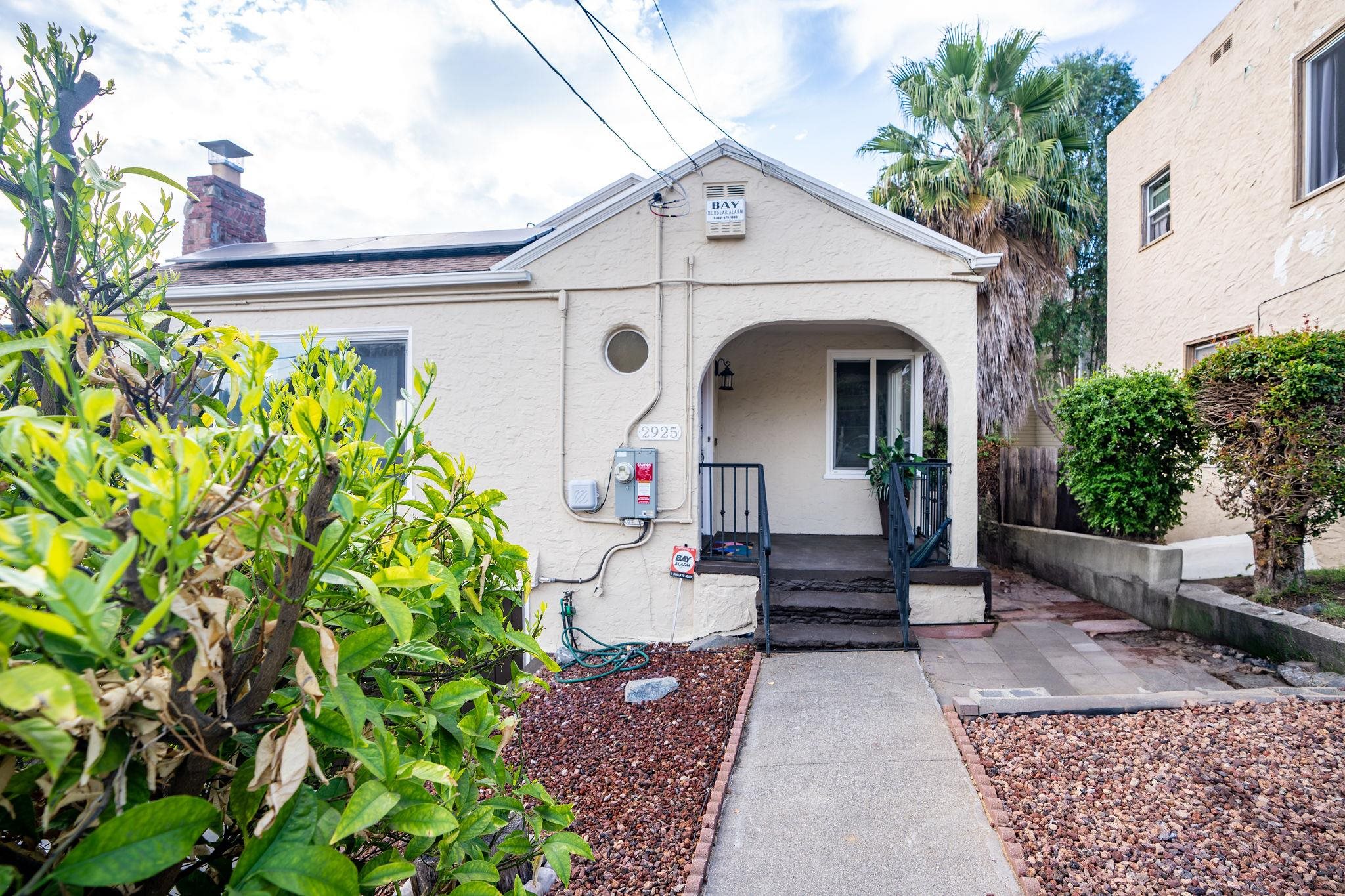 Detail Gallery Image 3 of 57 For 2925 El Monte Ave, Oakland,  CA 94605 - 4 Beds | 2 Baths