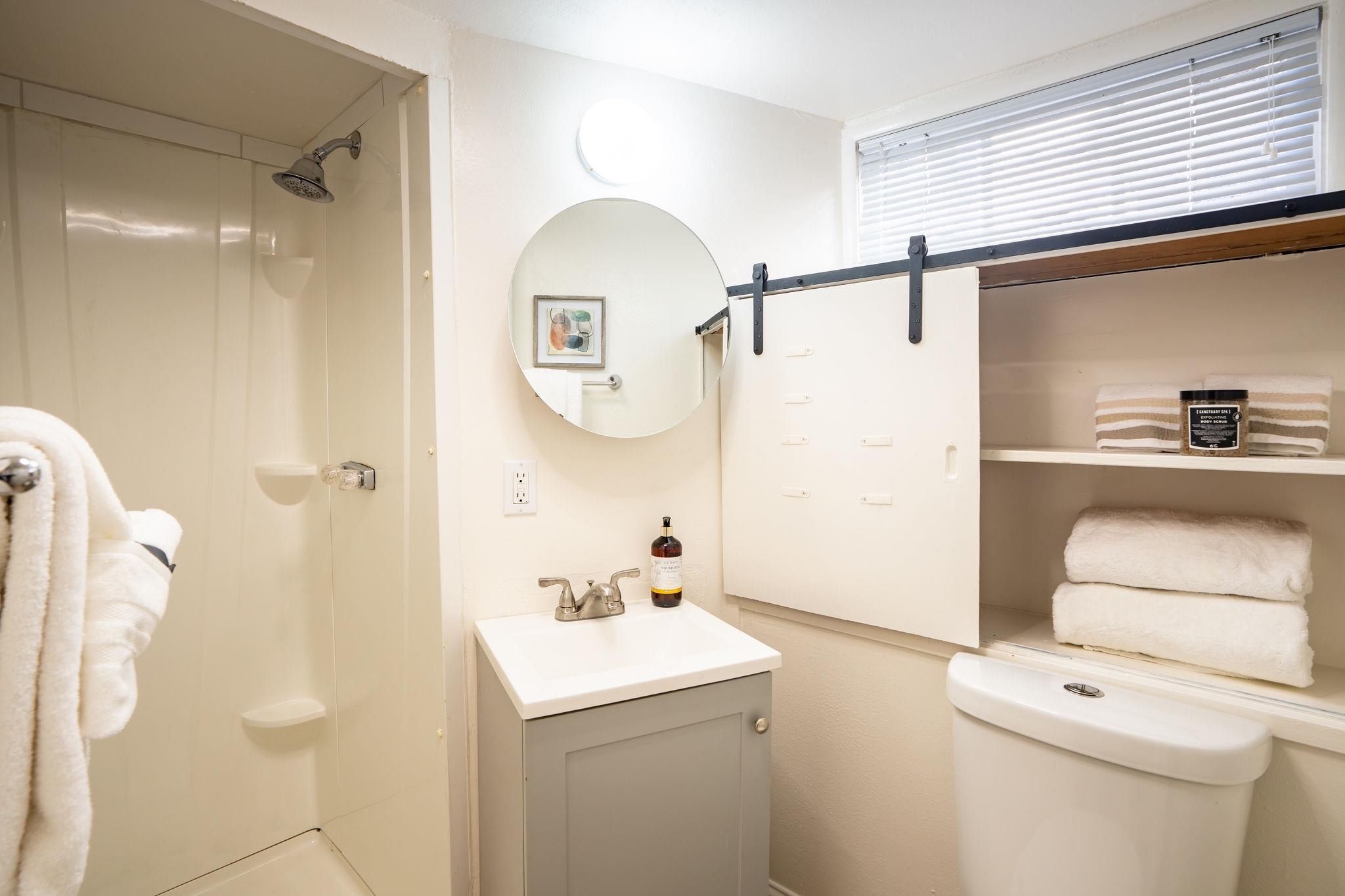 Detail Gallery Image 44 of 57 For 2925 El Monte Ave, Oakland,  CA 94605 - 4 Beds | 2 Baths