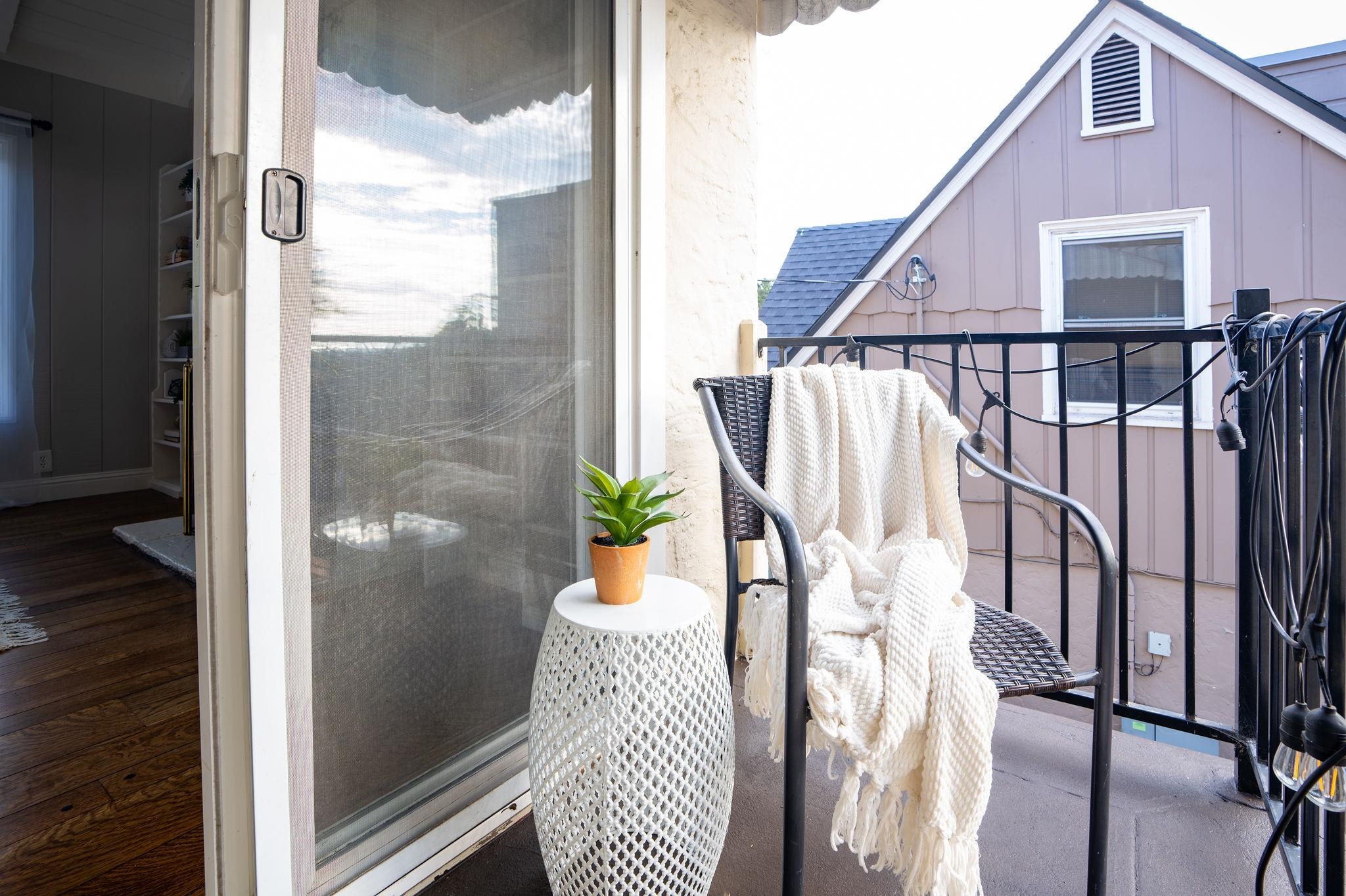 Detail Gallery Image 10 of 57 For 2925 El Monte Ave, Oakland,  CA 94605 - 4 Beds | 2 Baths