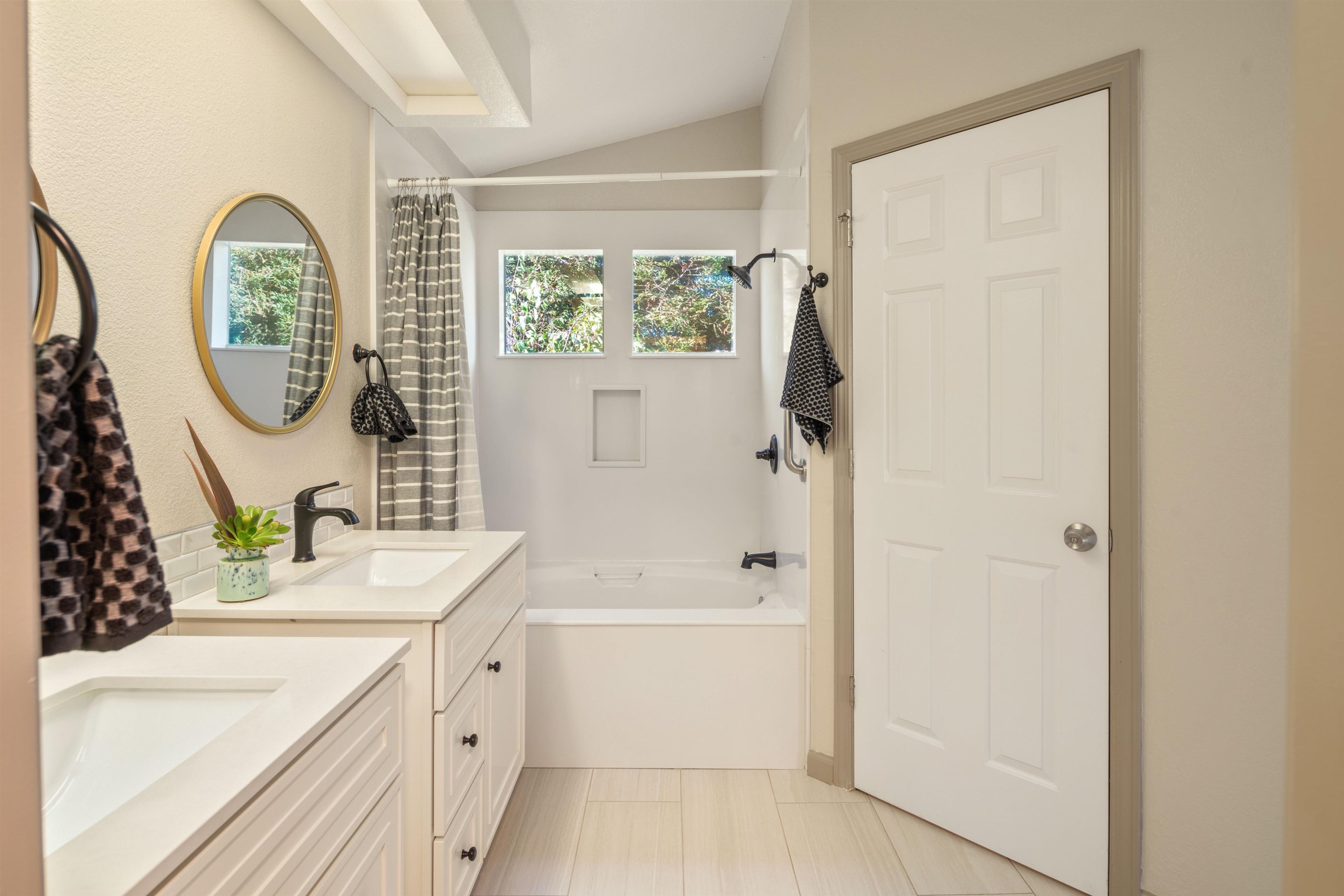 Detail Gallery Image 42 of 60 For 35 Southwind Cir, Richmond,  CA 94804 - 4 Beds | 2/1 Baths
