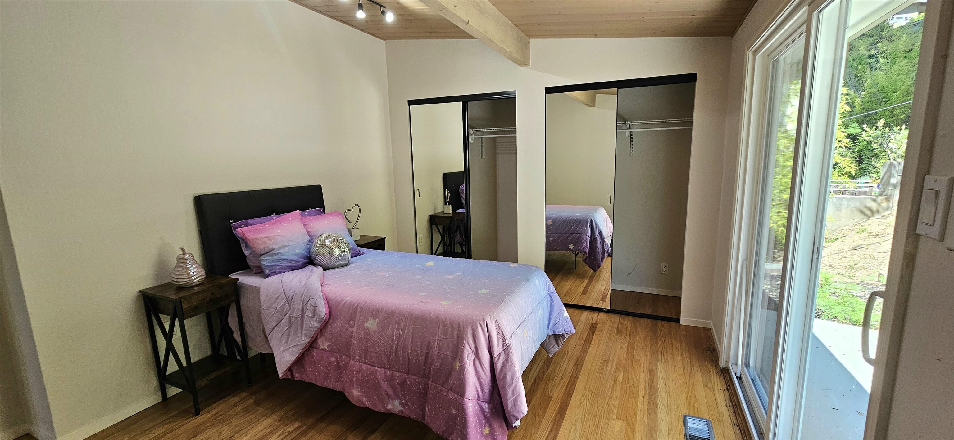 Detail Gallery Image 12 of 32 For 7030 Snake Rd, Oakland,  CA 94611 - 4 Beds | 2 Baths