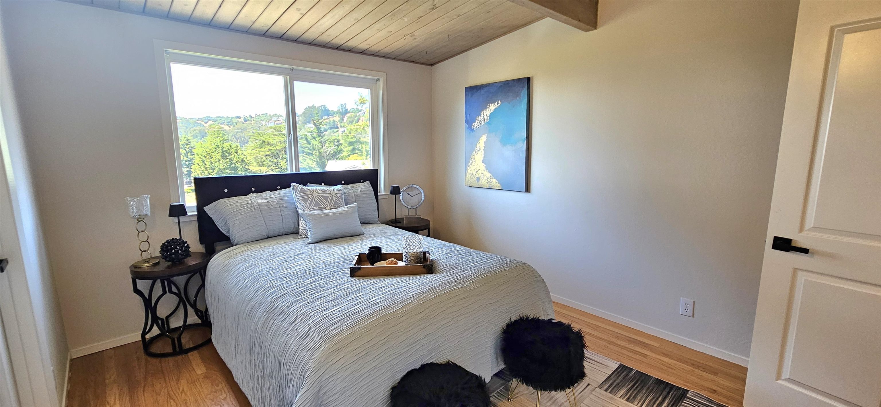 Detail Gallery Image 14 of 32 For 7030 Snake Rd, Oakland,  CA 94611 - 4 Beds | 2 Baths