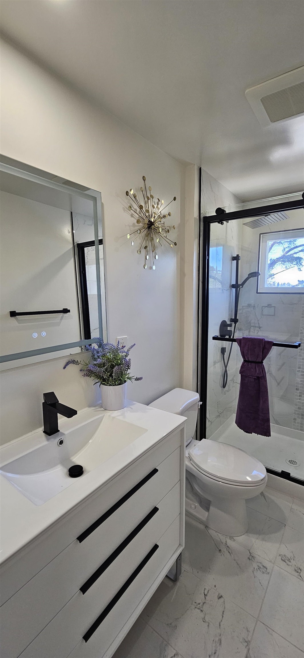 Detail Gallery Image 23 of 32 For 7030 Snake Rd, Oakland,  CA 94611 - 4 Beds | 2 Baths