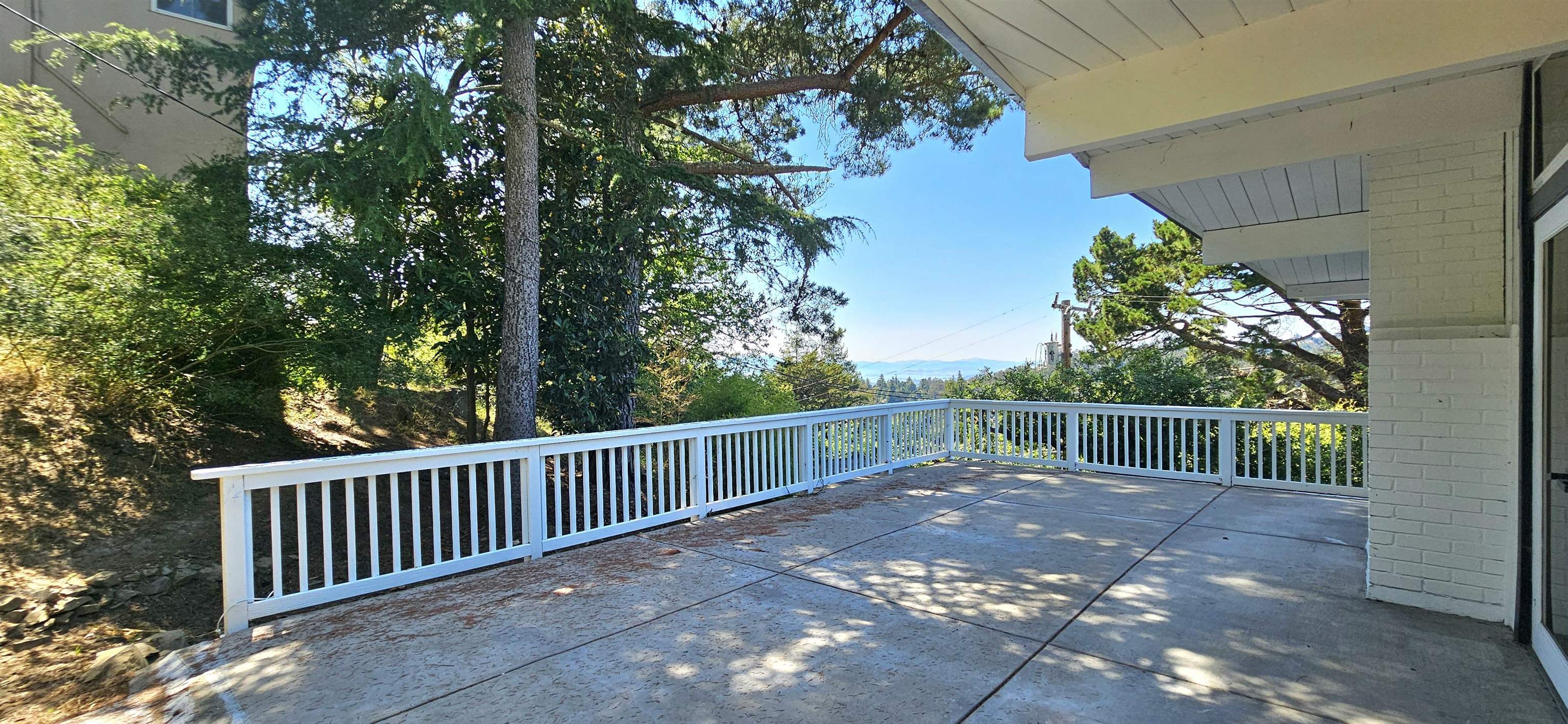 Detail Gallery Image 27 of 32 For 7030 Snake Rd, Oakland,  CA 94611 - 4 Beds | 2 Baths