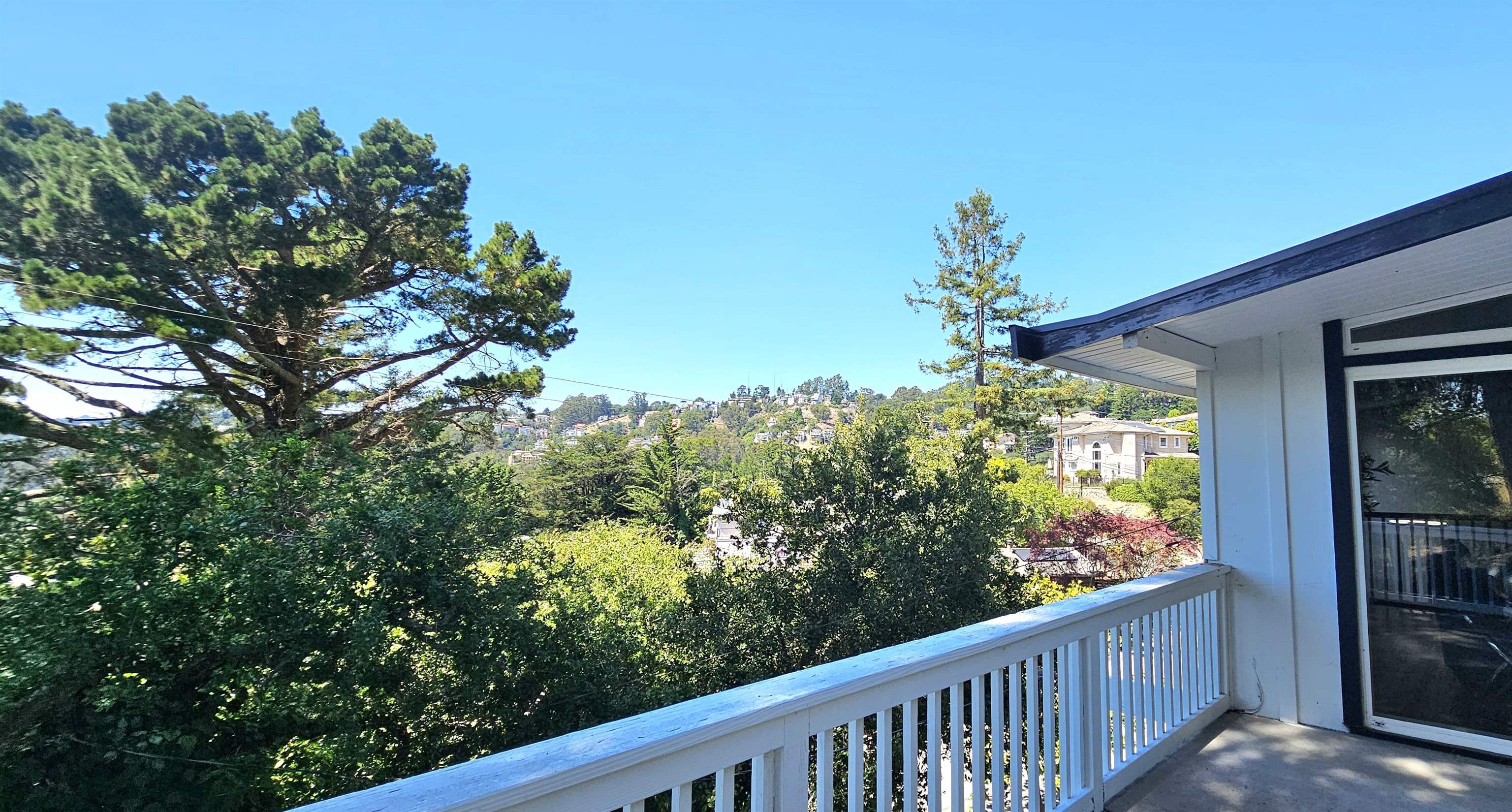 Detail Gallery Image 29 of 32 For 7030 Snake Rd, Oakland,  CA 94611 - 4 Beds | 2 Baths