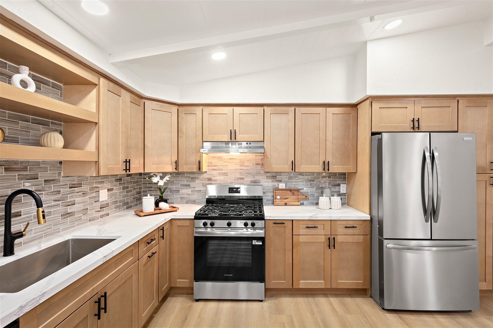 Detail Gallery Image 9 of 34 For 27574 Loyola Ave, Hayward,  CA 94545 - 4 Beds | 2 Baths