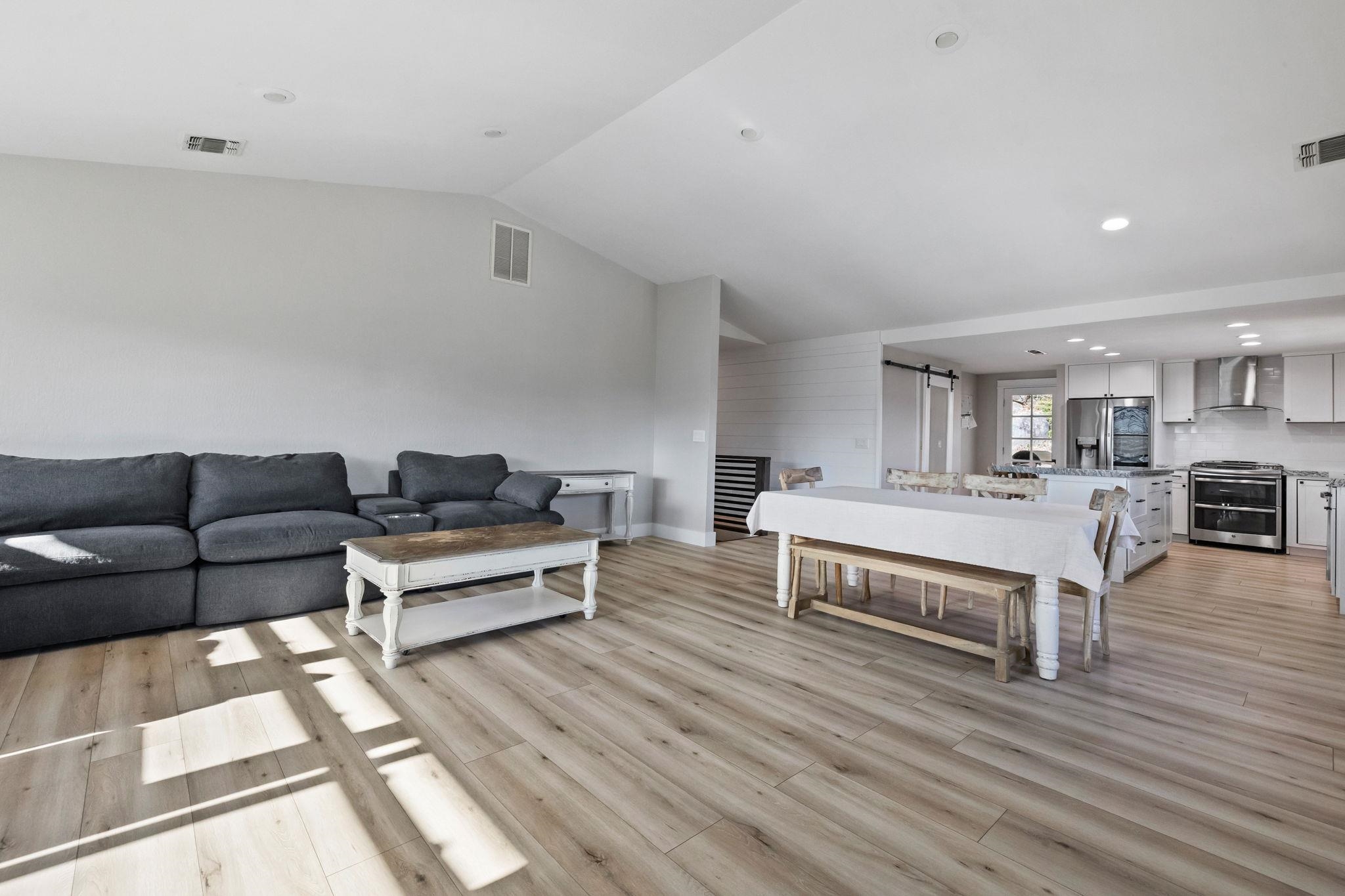 Detail Gallery Image 12 of 60 For 14200 Hillview Ct, Sonora,  CA 95370 - 5 Beds | 3 Baths