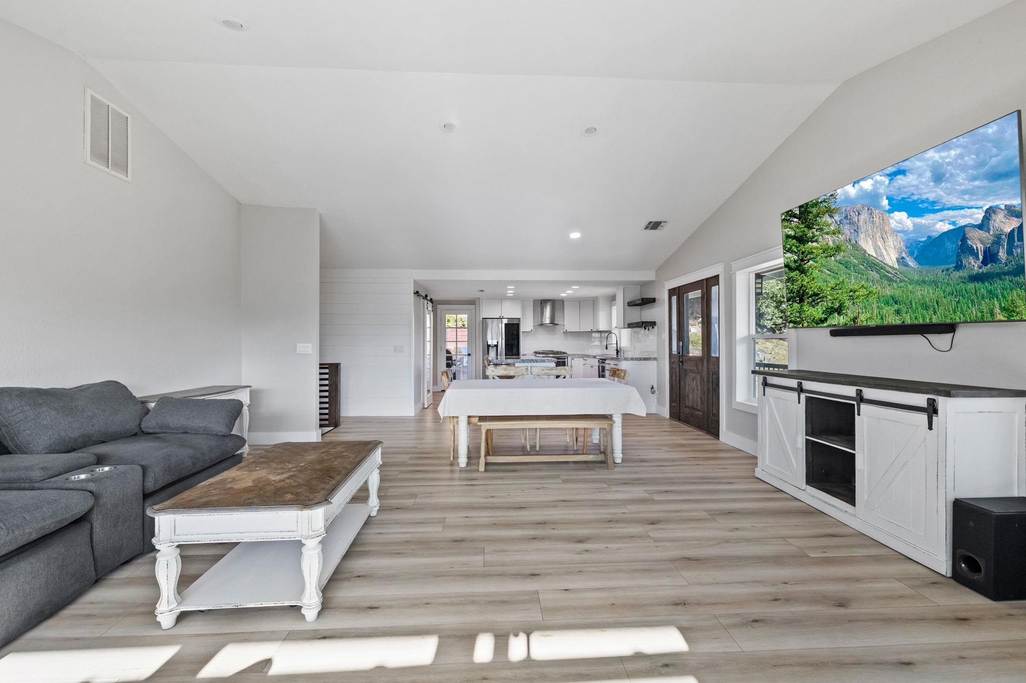 Detail Gallery Image 13 of 60 For 14200 Hillview Ct, Sonora,  CA 95370 - 5 Beds | 3 Baths