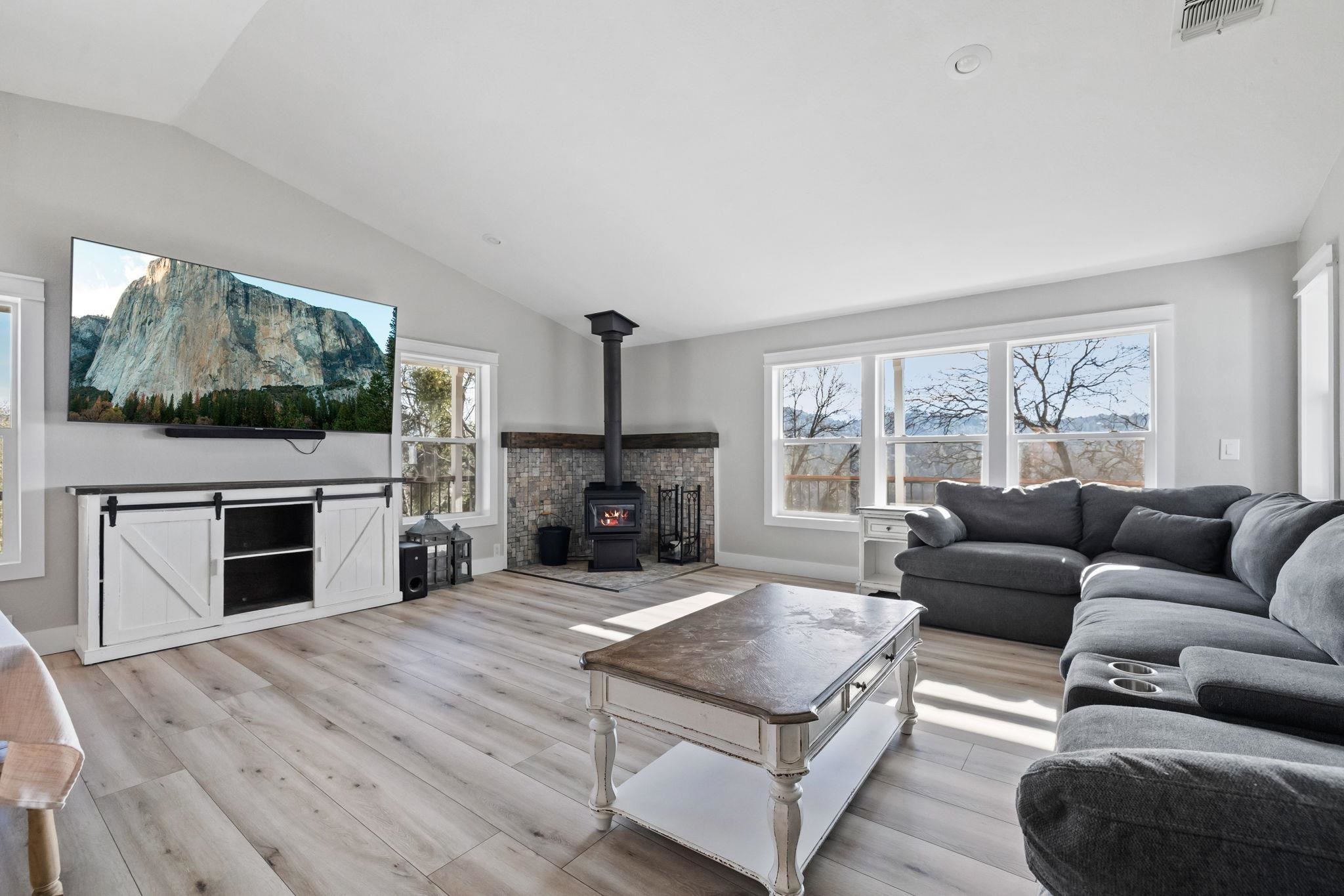 Detail Gallery Image 16 of 60 For 14200 Hillview Ct, Sonora,  CA 95370 - 5 Beds | 3 Baths