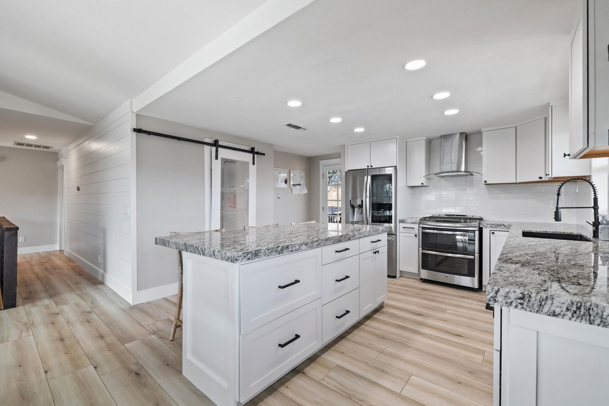 Detail Gallery Image 3 of 60 For 14200 Hillview Ct, Sonora,  CA 95370 - 5 Beds | 3 Baths