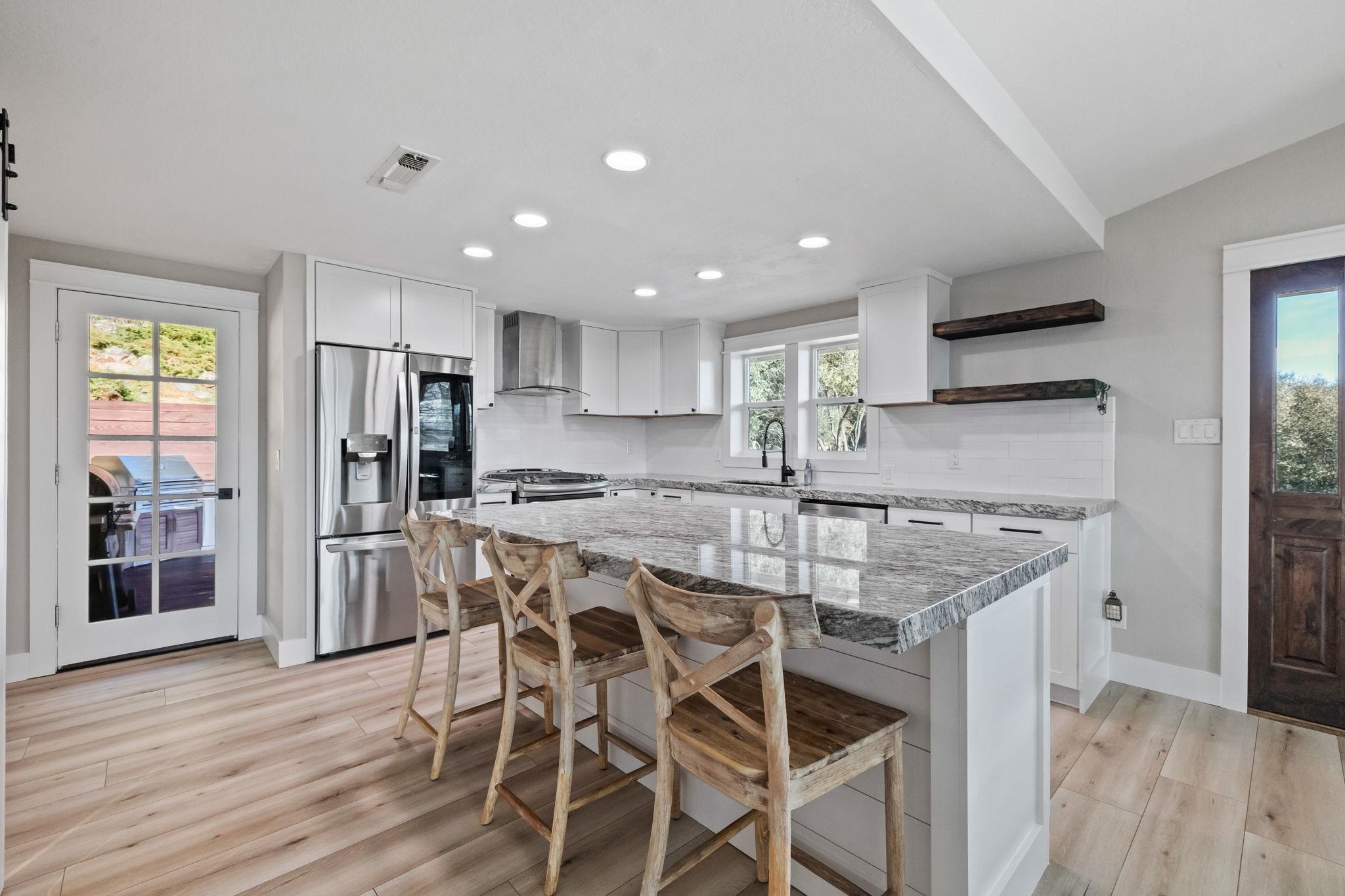 Detail Gallery Image 5 of 60 For 14200 Hillview Ct, Sonora,  CA 95370 - 5 Beds | 3 Baths