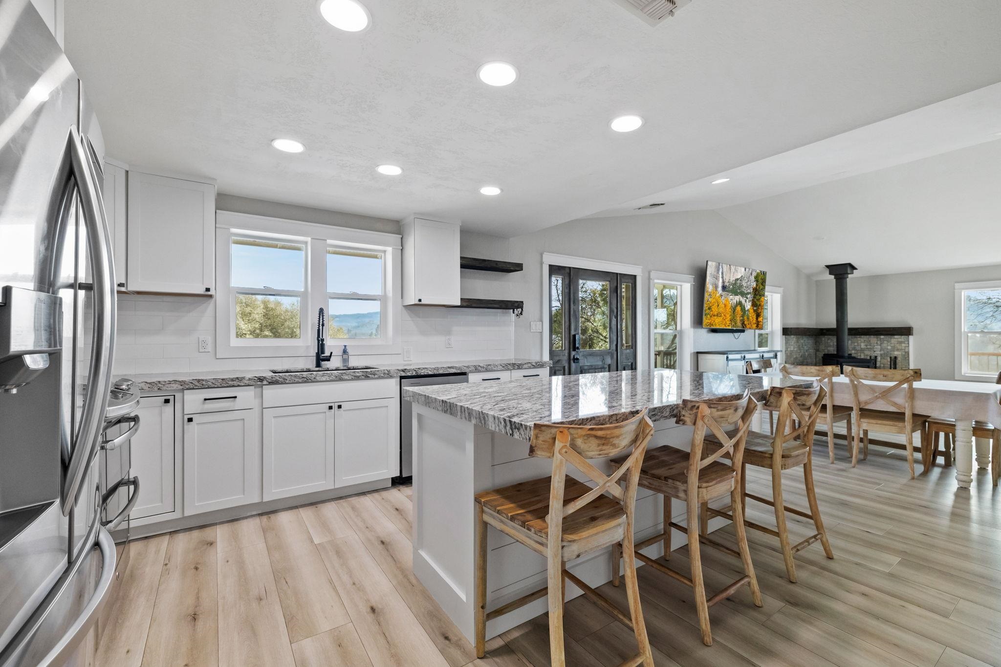 Detail Gallery Image 6 of 60 For 14200 Hillview Ct, Sonora,  CA 95370 - 5 Beds | 3 Baths