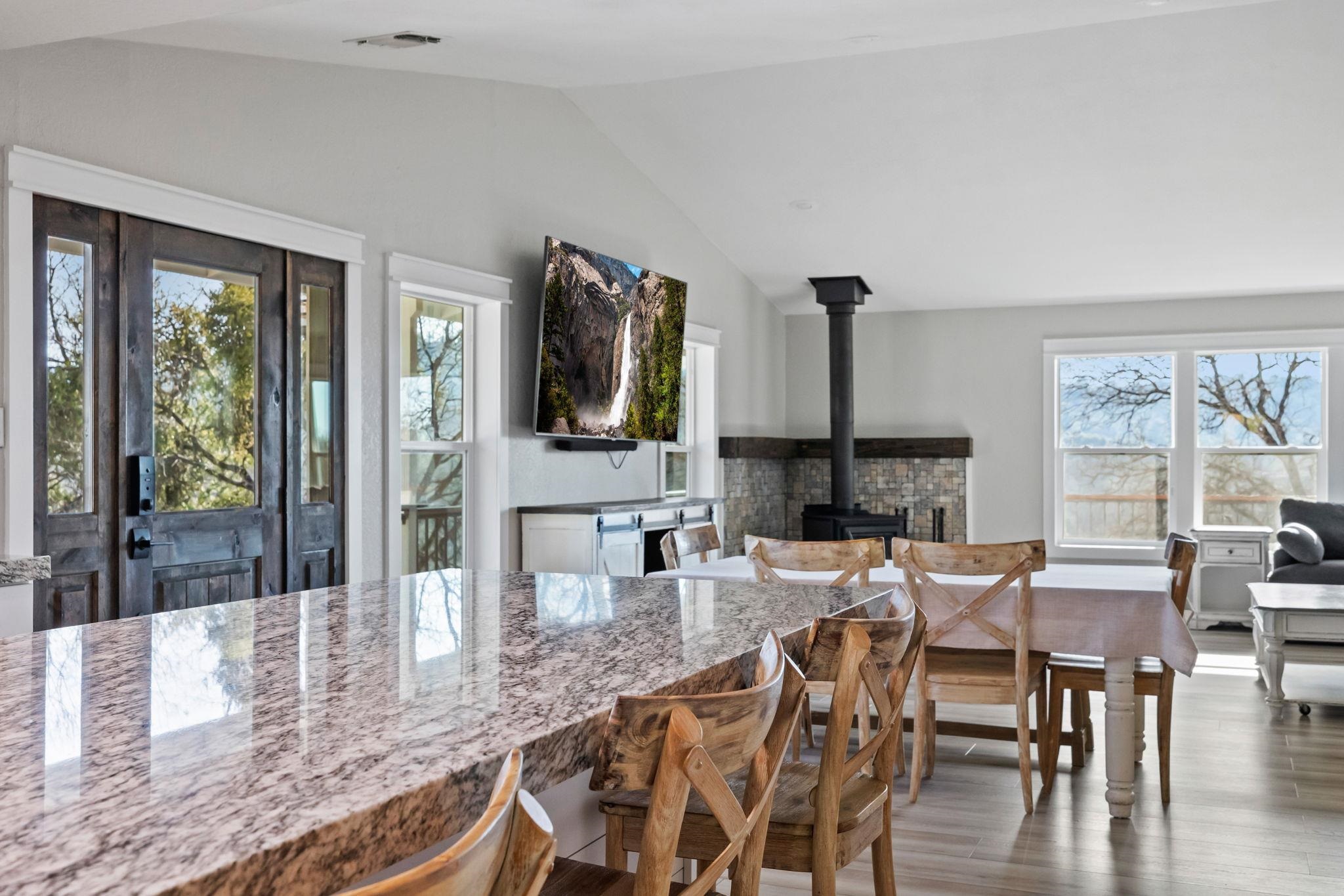 Detail Gallery Image 8 of 60 For 14200 Hillview Ct, Sonora,  CA 95370 - 5 Beds | 3 Baths