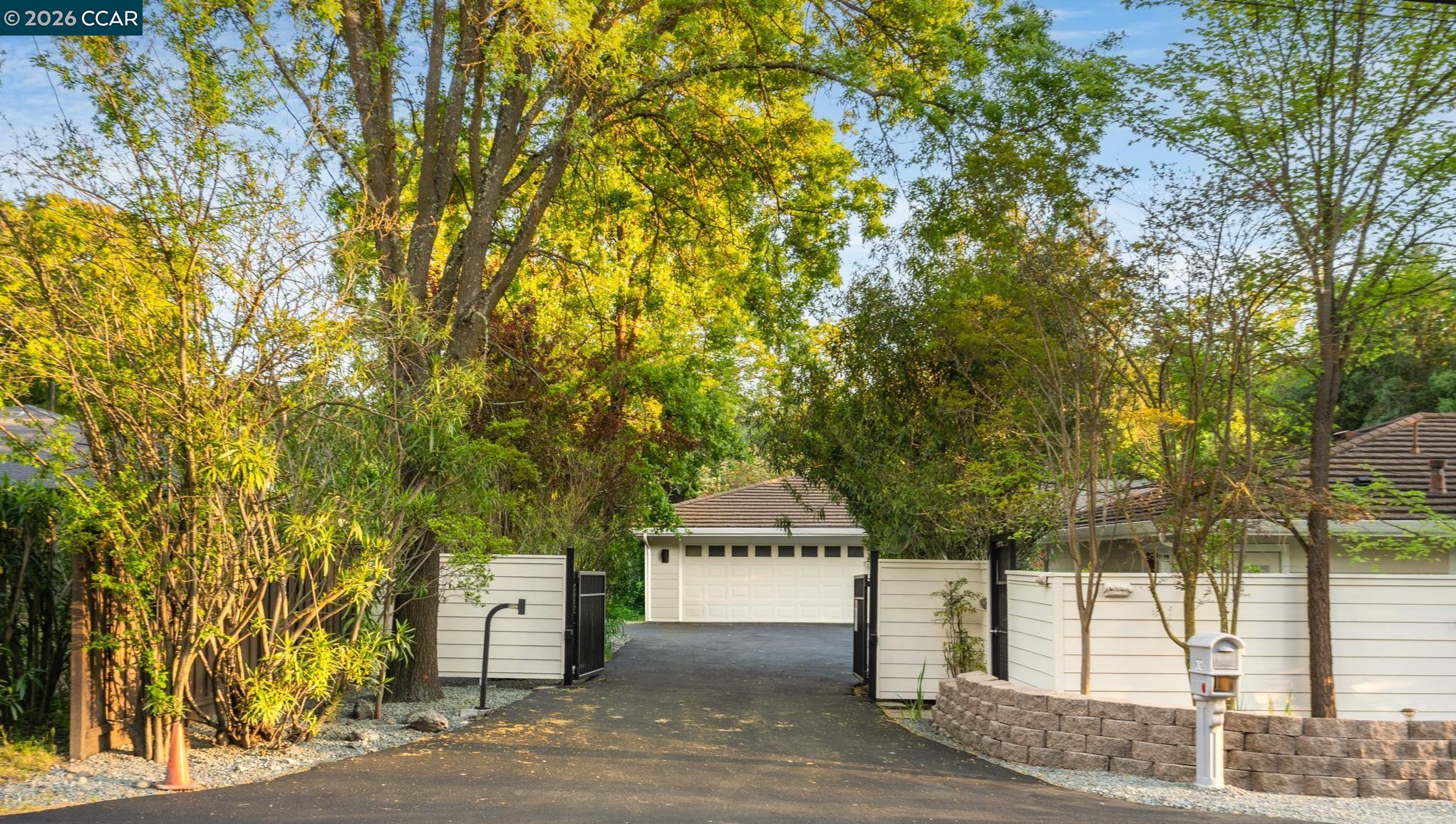 Detail Gallery Image 3 of 57 For 2002 Diablo Rd, Danville,  CA 94506 - 6 Beds | 4/1 Baths