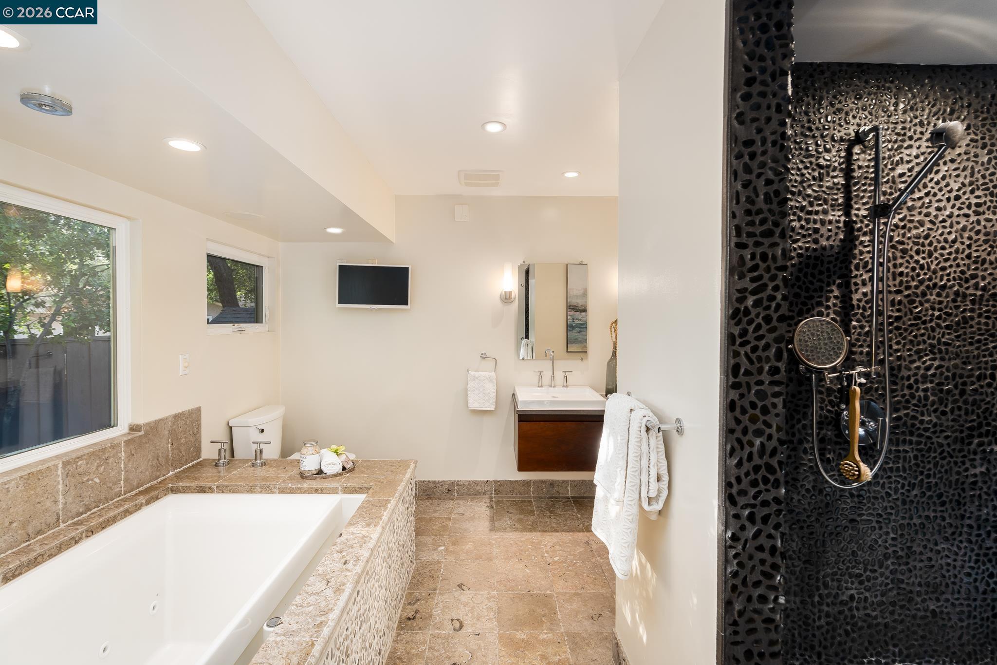 Detail Gallery Image 23 of 57 For 2002 Diablo Rd, Danville,  CA 94506 - 6 Beds | 4/1 Baths