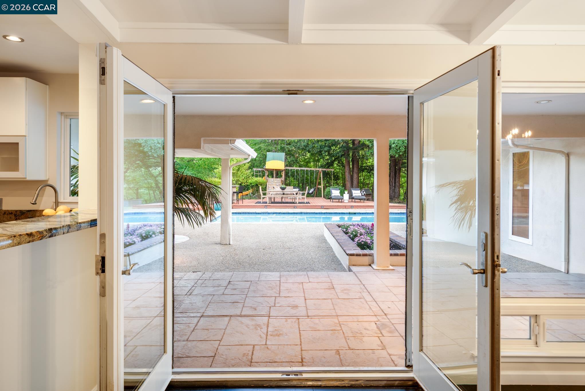 Detail Gallery Image 10 of 57 For 2002 Diablo Rd, Danville,  CA 94506 - 6 Beds | 4/1 Baths