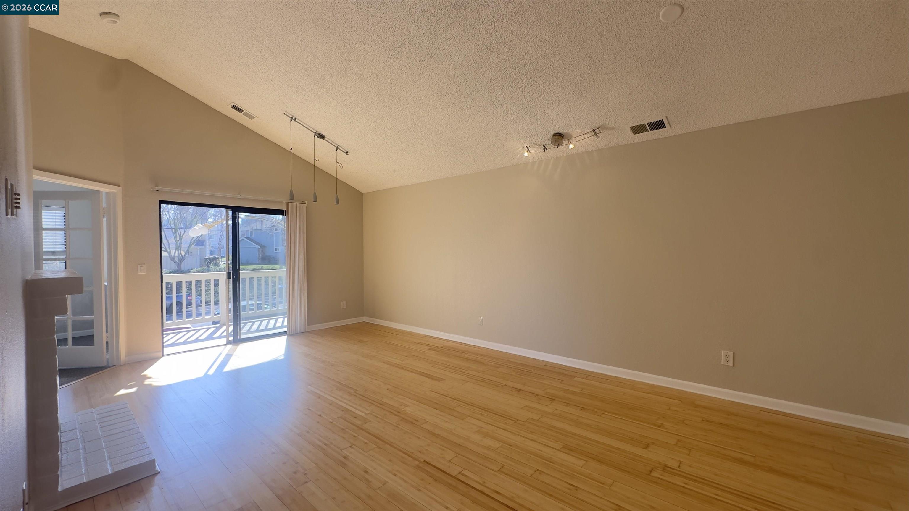 Detail Gallery Image 2 of 10 For 1006 Devonwood, Hercules,  CA 94547 - 2 Beds | 2 Baths