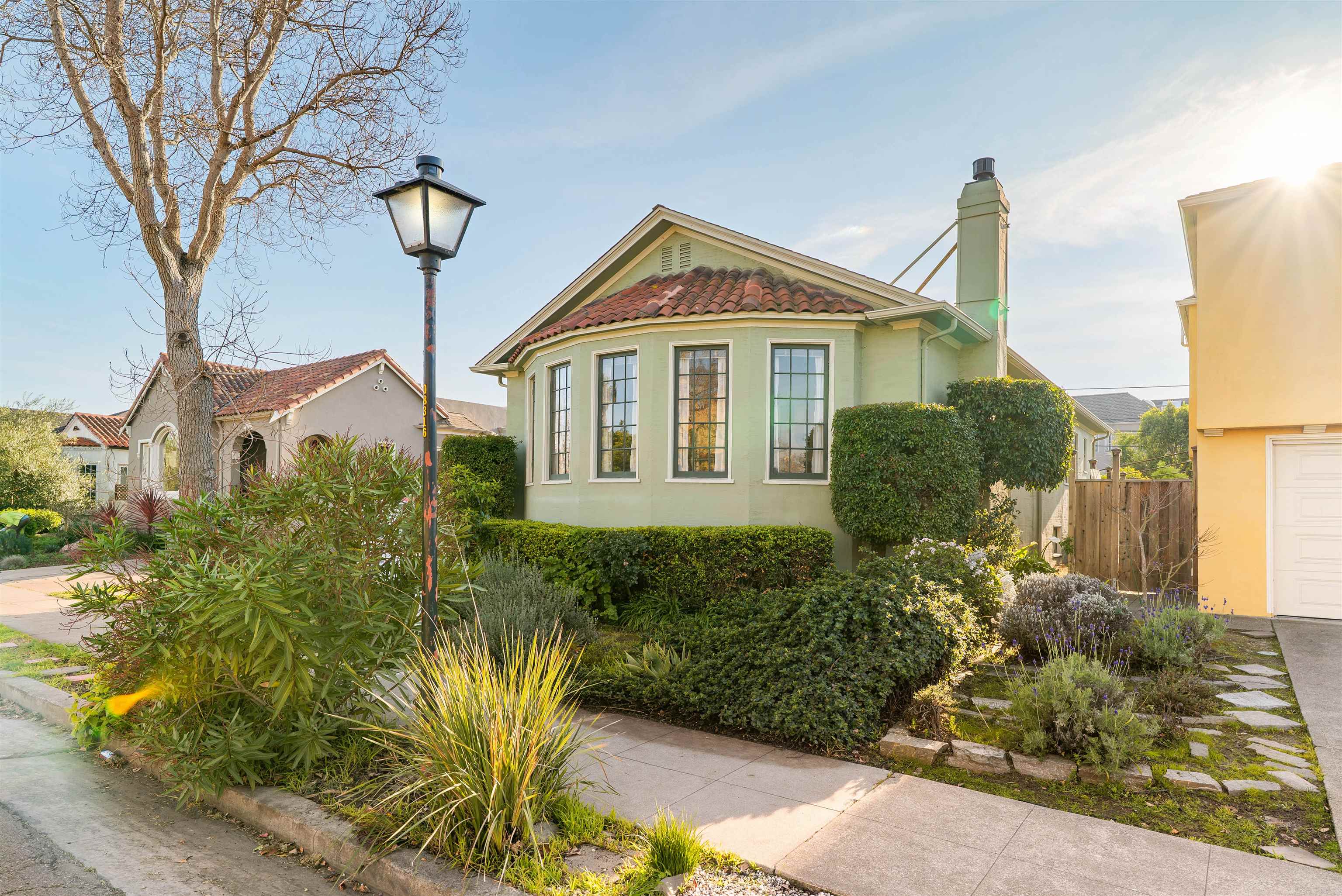 Detail Gallery Image 12 of 37 For 3010 Fairview Ave, Alameda,  CA 94501 - 2 Beds | 1 Baths