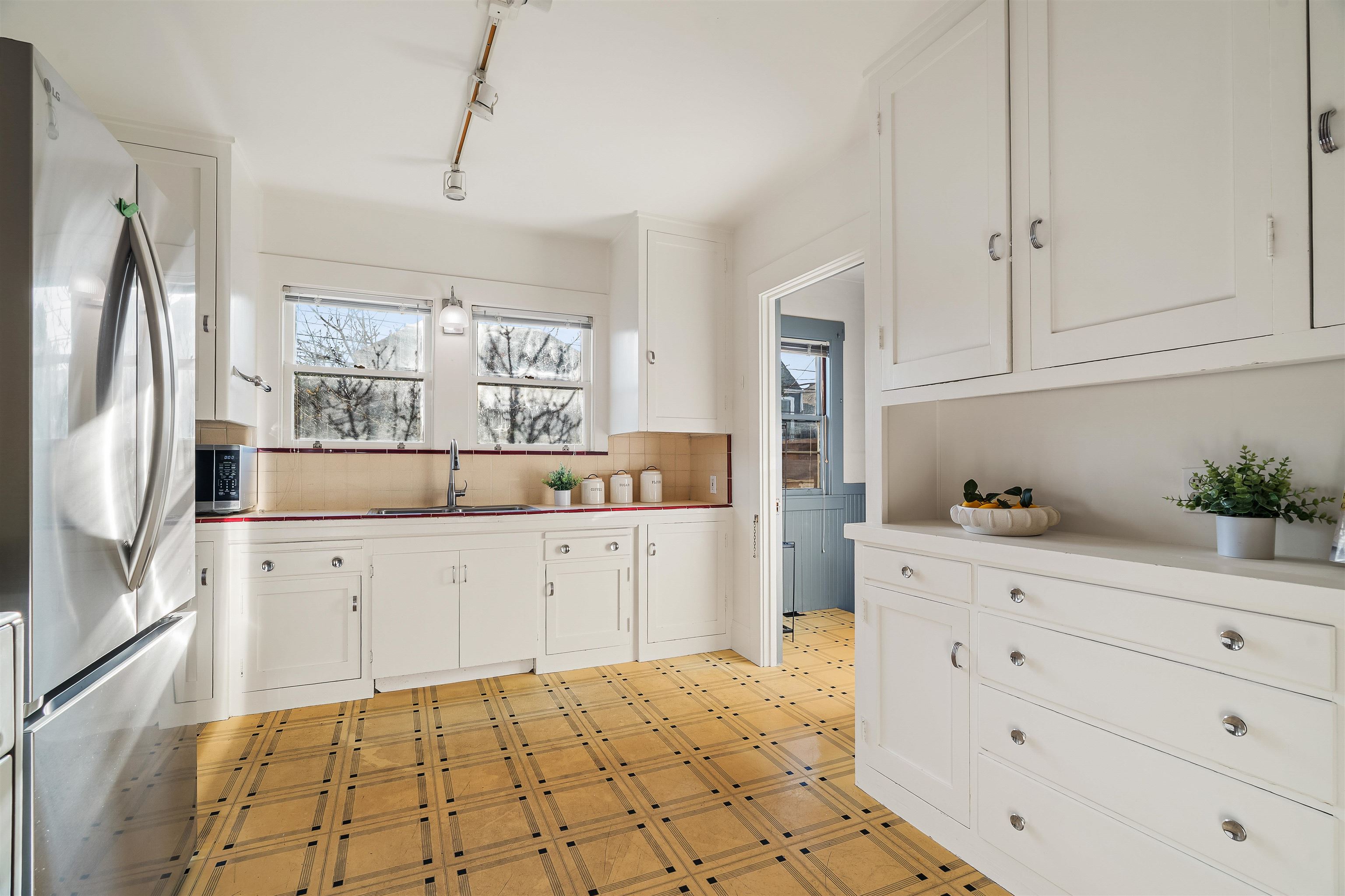 Detail Gallery Image 24 of 37 For 3010 Fairview Ave, Alameda,  CA 94501 - 2 Beds | 1 Baths