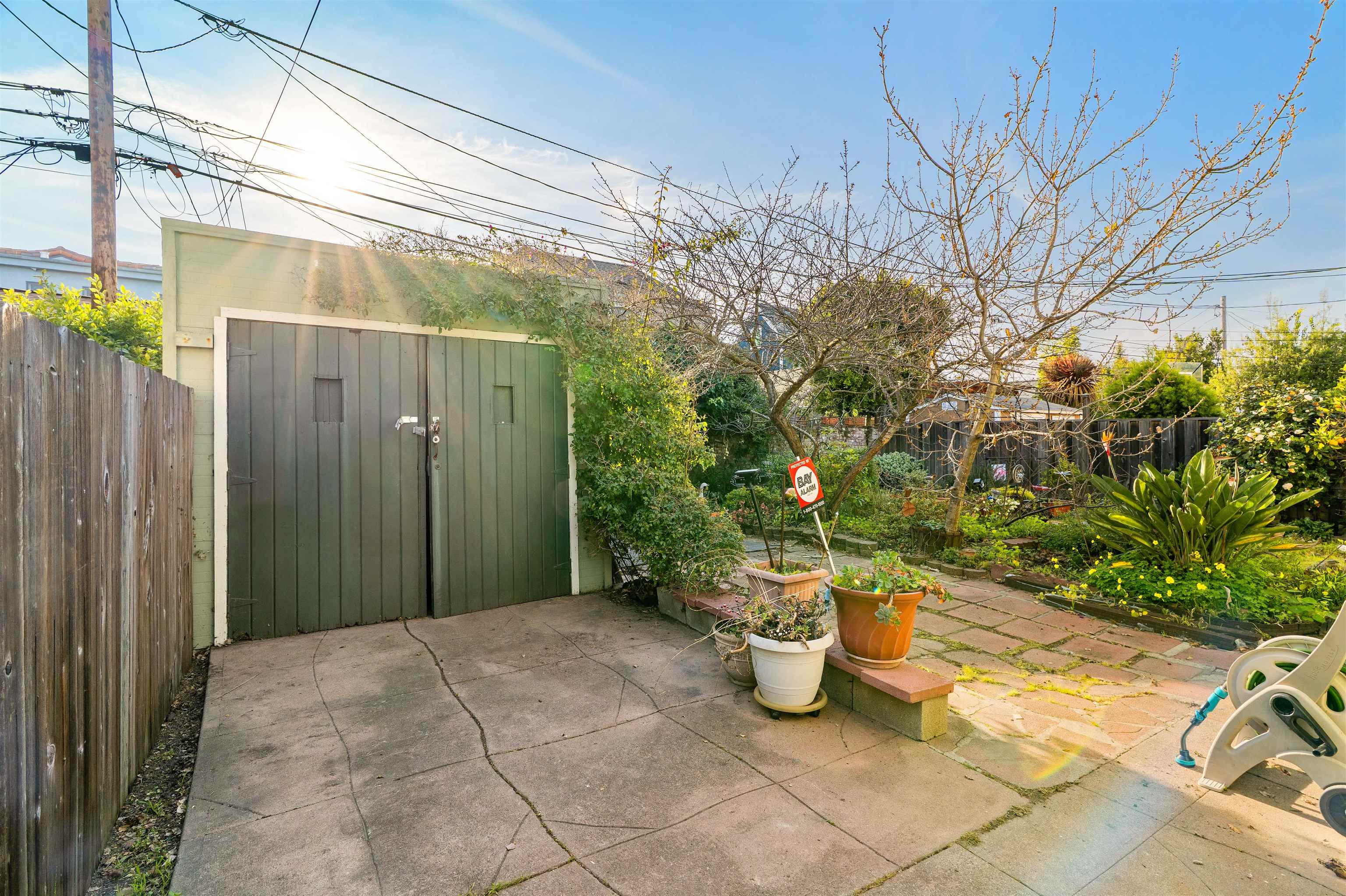 Detail Gallery Image 6 of 37 For 3010 Fairview Ave, Alameda,  CA 94501 - 2 Beds | 1 Baths