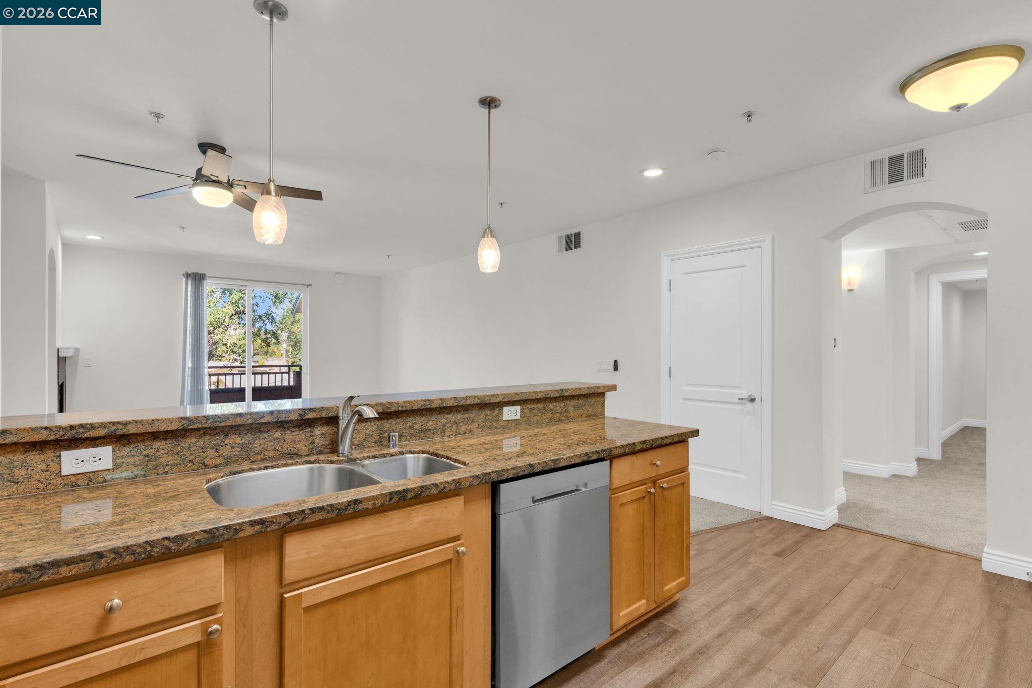 Detail Gallery Image 11 of 60 For 1310 Creekside Dr #303,  Walnut Creek,  CA 94596 - 3 Beds | 2 Baths