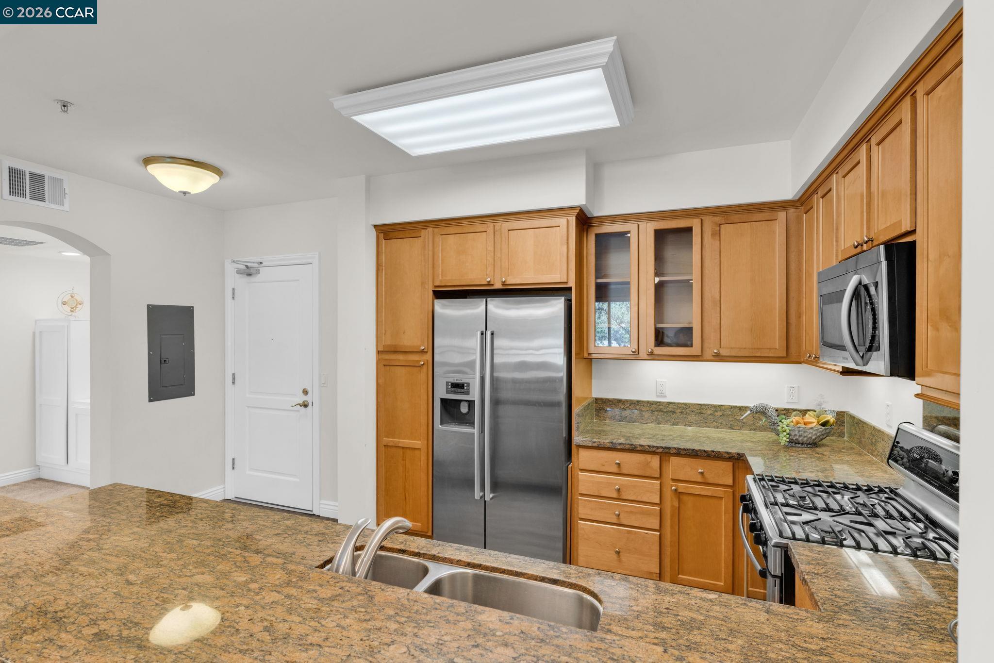 Detail Gallery Image 14 of 60 For 1310 Creekside Dr #303,  Walnut Creek,  CA 94596 - 3 Beds | 2 Baths