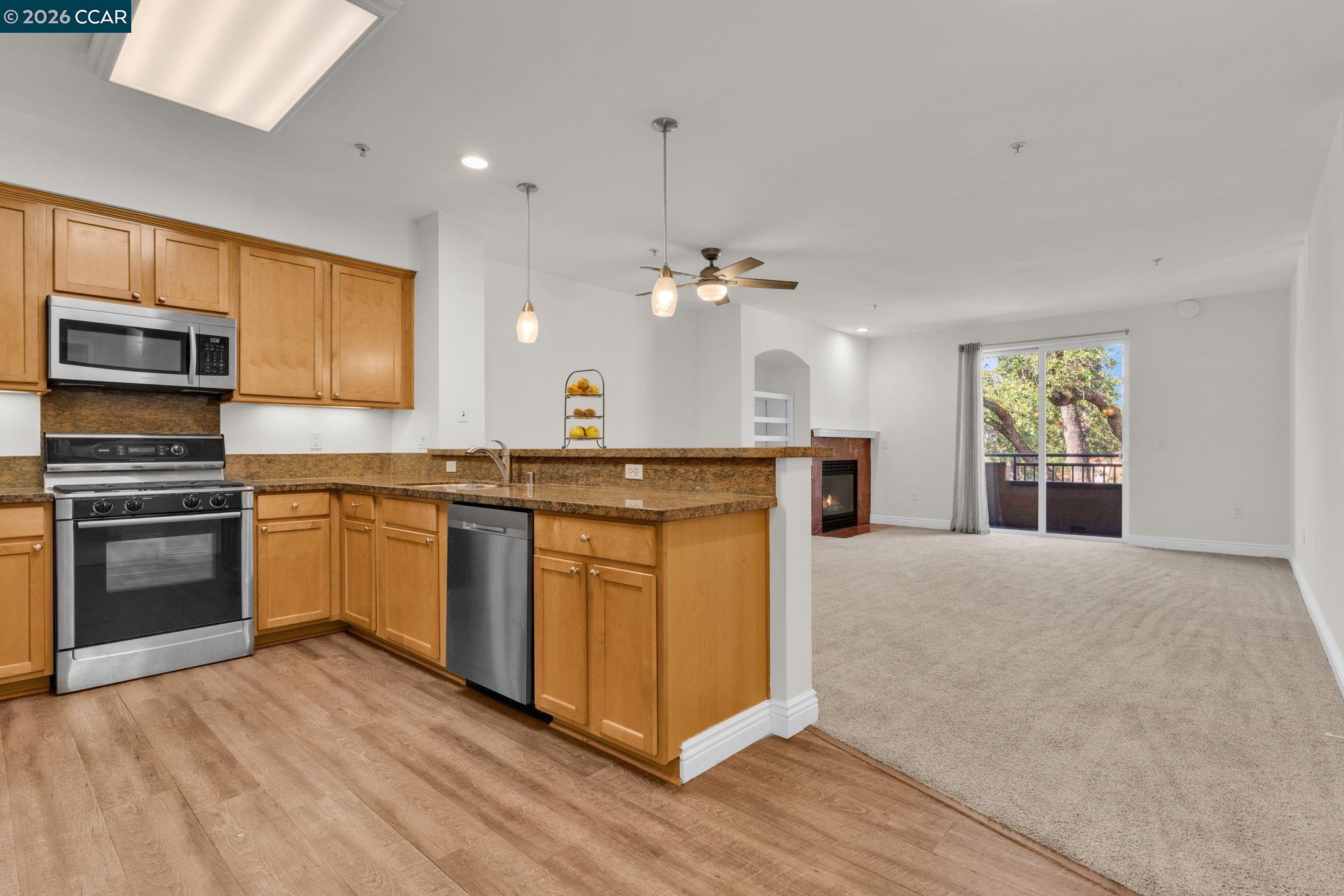 Detail Gallery Image 7 of 60 For 1310 Creekside Dr #303,  Walnut Creek,  CA 94596 - 3 Beds | 2 Baths